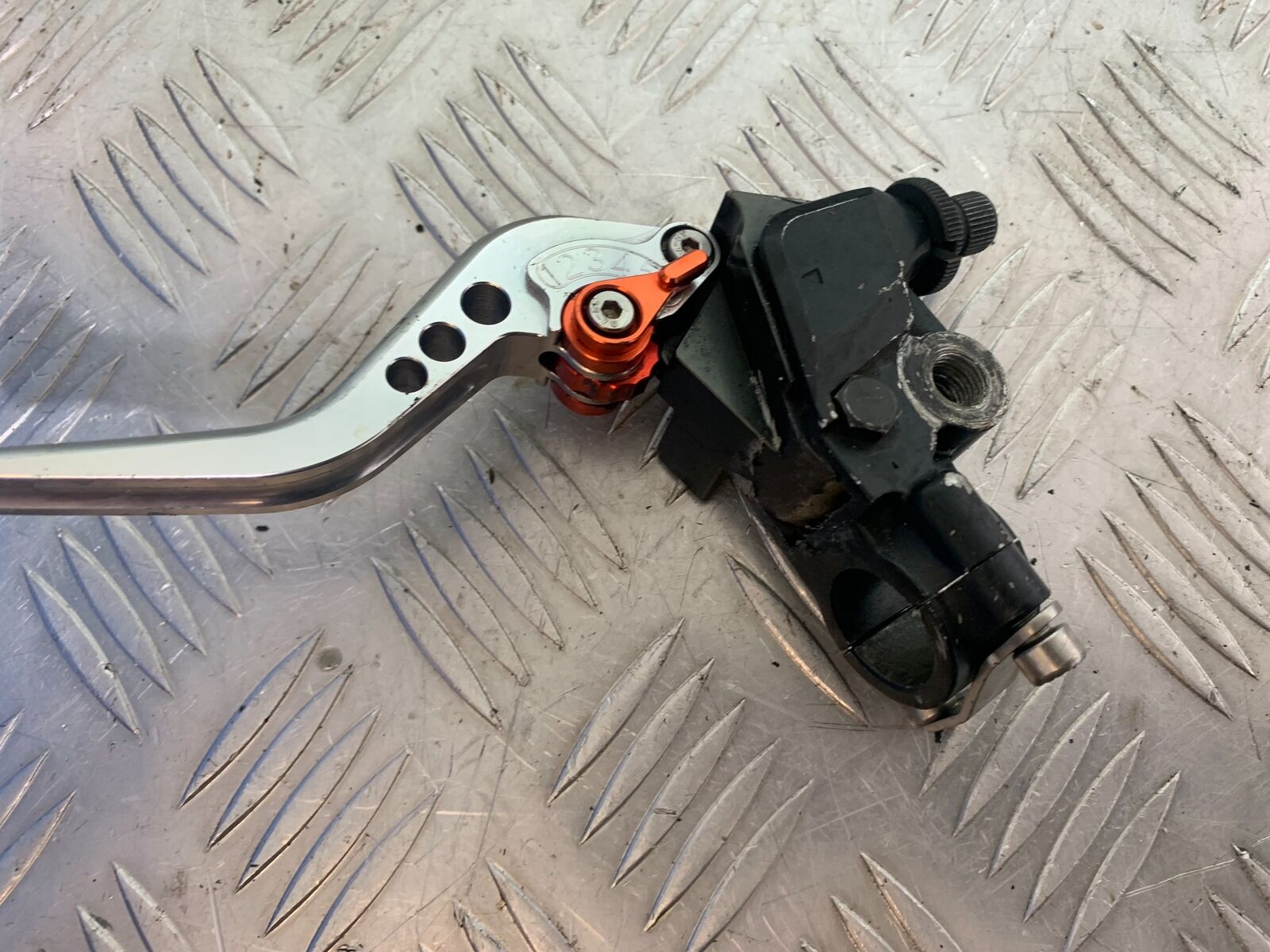 KAWASAKI Z750 ZR750 ZR-7S CLUTCH LEVER AND BRACKET  YEAR 1999-05 (CMB1135)