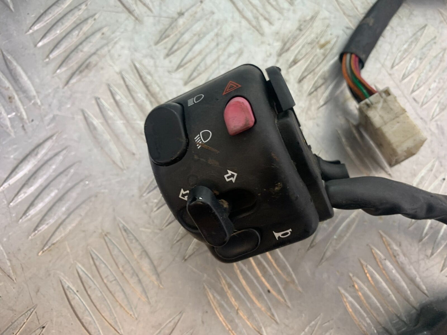 TRIUMPH 955i SPRINT ST LEFT SWITCH GEAR  YEAR 1999-2004 (CMB1124)