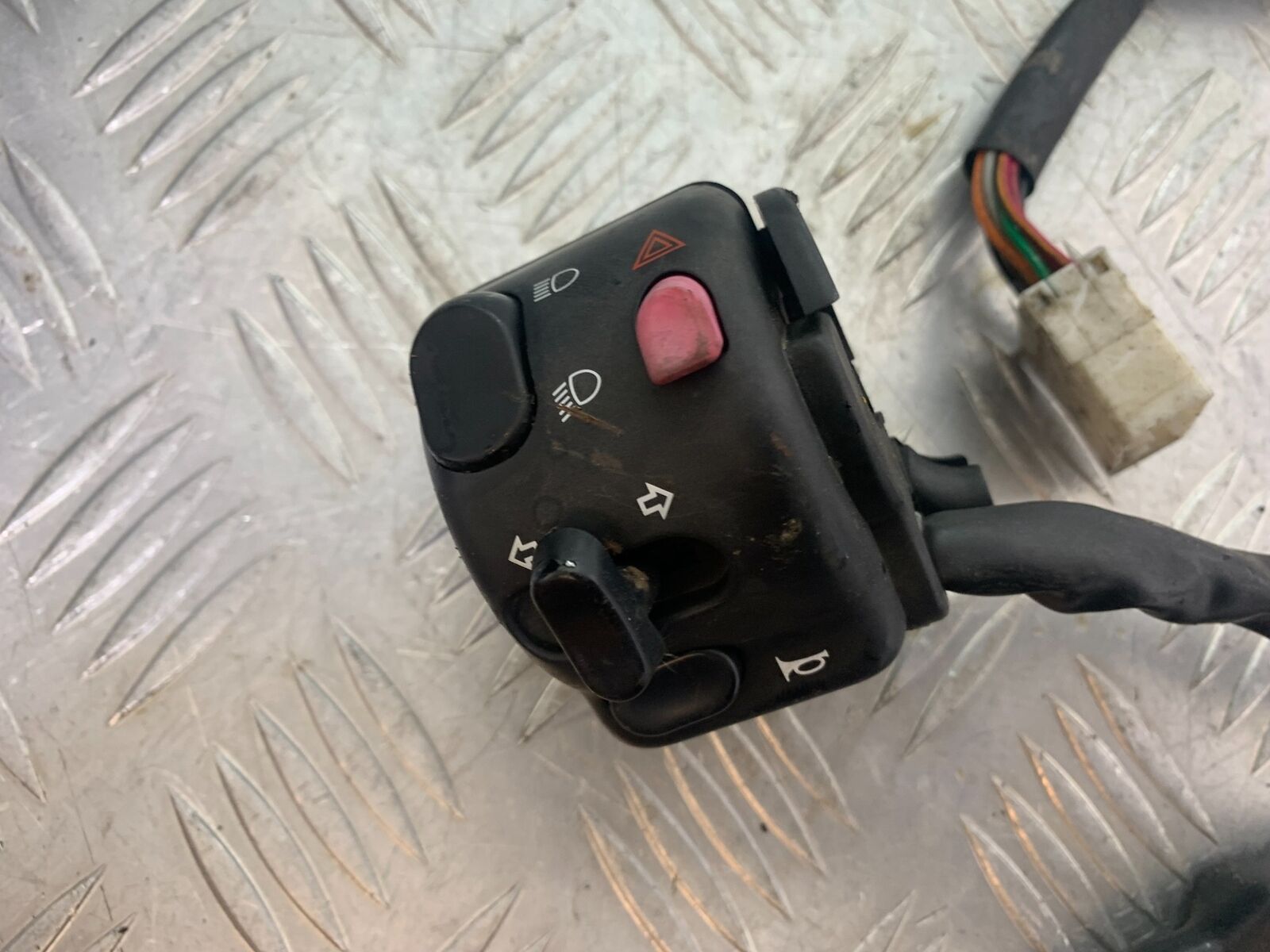 TRIUMPH 955i SPRINT ST LEFT SWITCH GEAR  YEAR 1999-2004 (CMB1124)