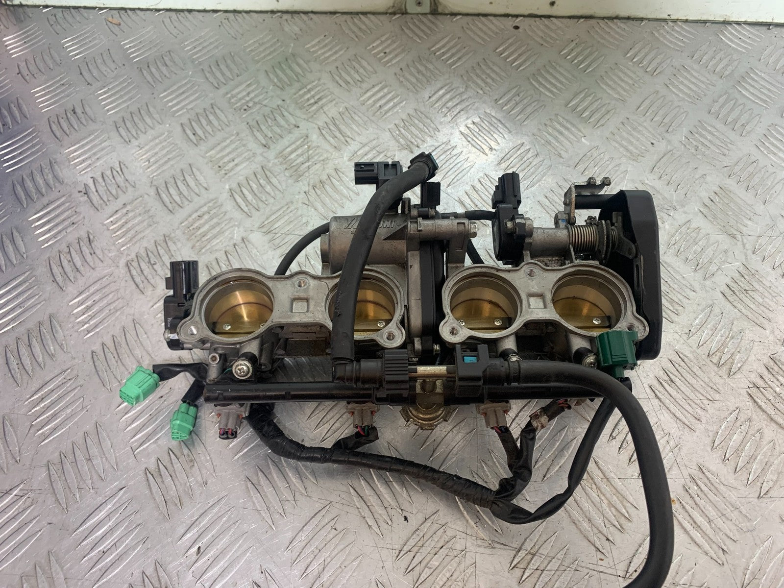 YAMAHA YZF R1 14 B BIG BANG THROTTLE BODIES   2009-14 (CMB1175)