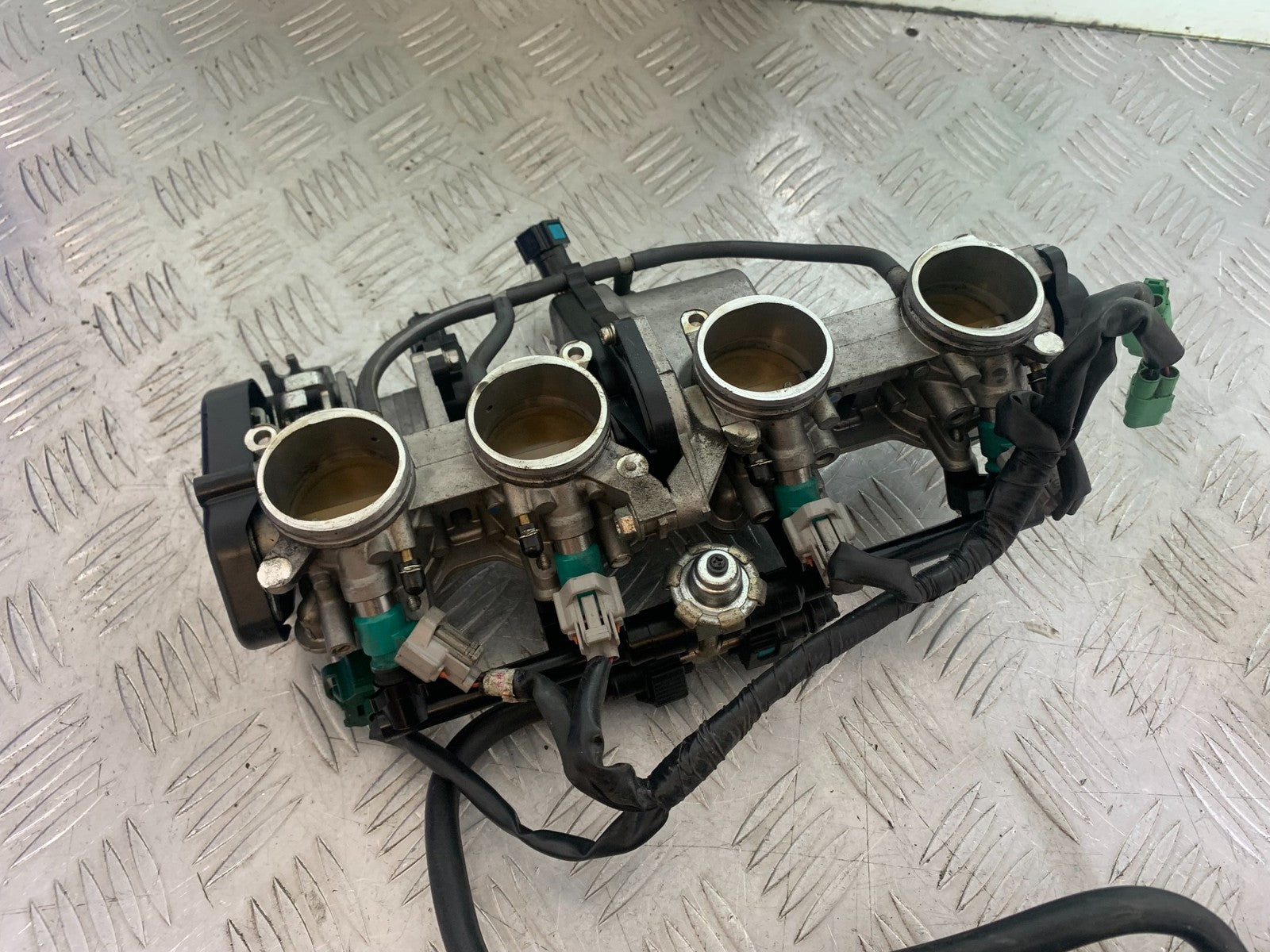 YAMAHA YZF R1 14 B BIG BANG THROTTLE BODIES   2009-14 (CMB1175)