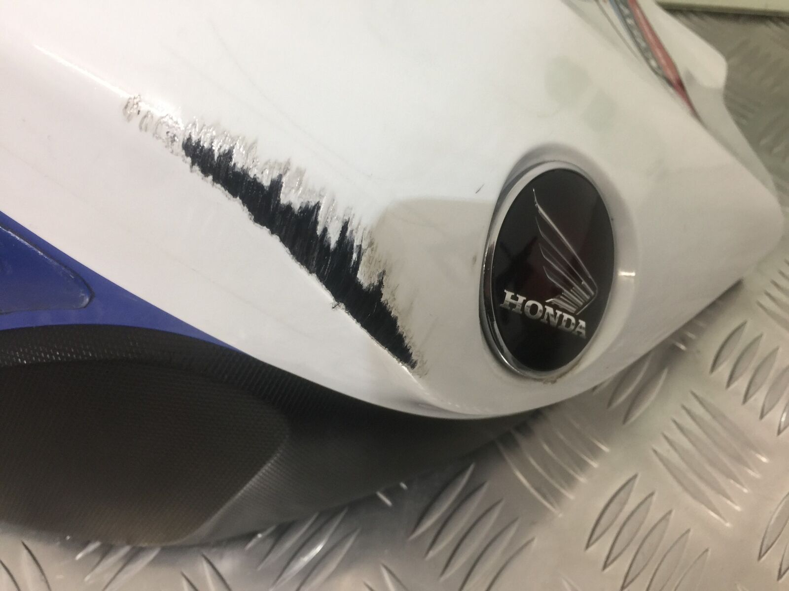 HONDA CBR1000 rr FIREBLADE PETROL TANK COVER   2008-2011 (STOCK 930)