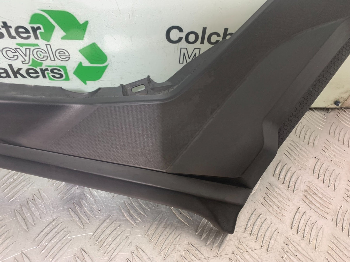 YAMAHA YZF-R125 YZF 125 RIGHT SIDE INFILL PANEL  YEAR 2019-2022 (CMB1263)