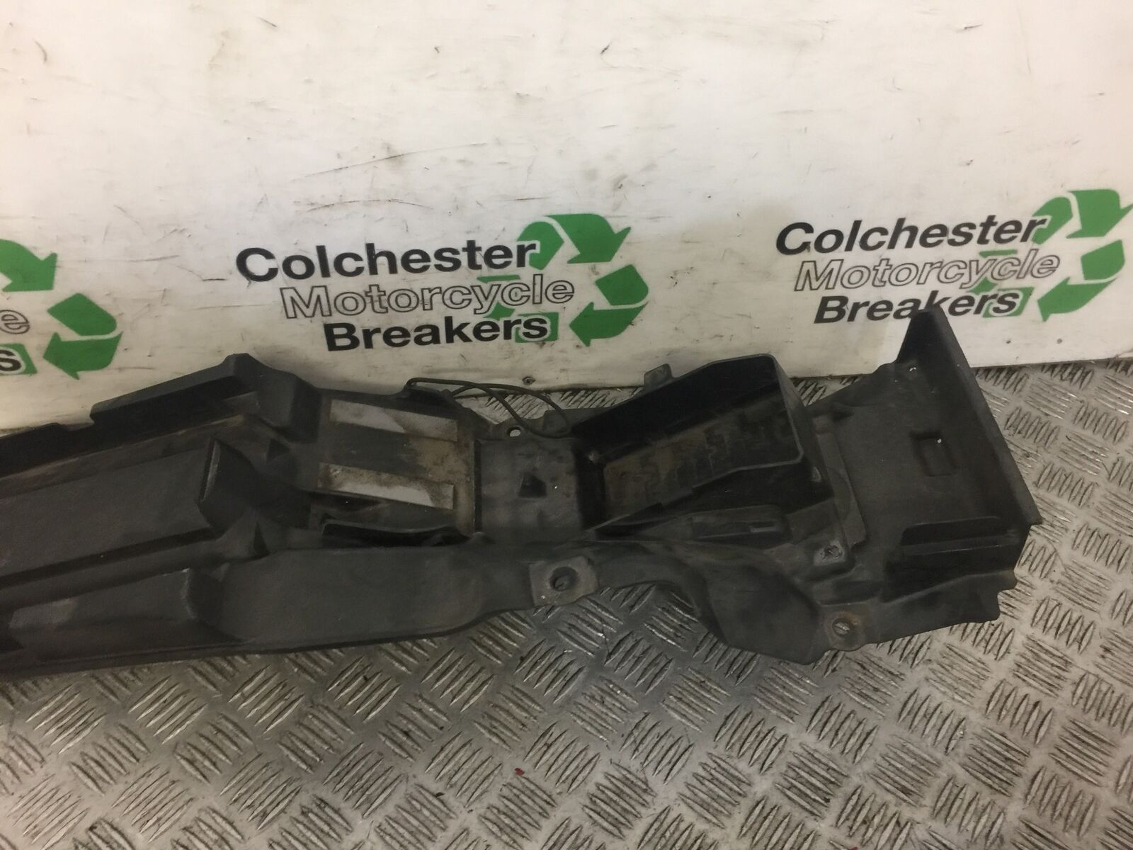 SUZUKI GSR600 GSR 600 UNDERTRAY YEAR 2010 (STOCK 470)