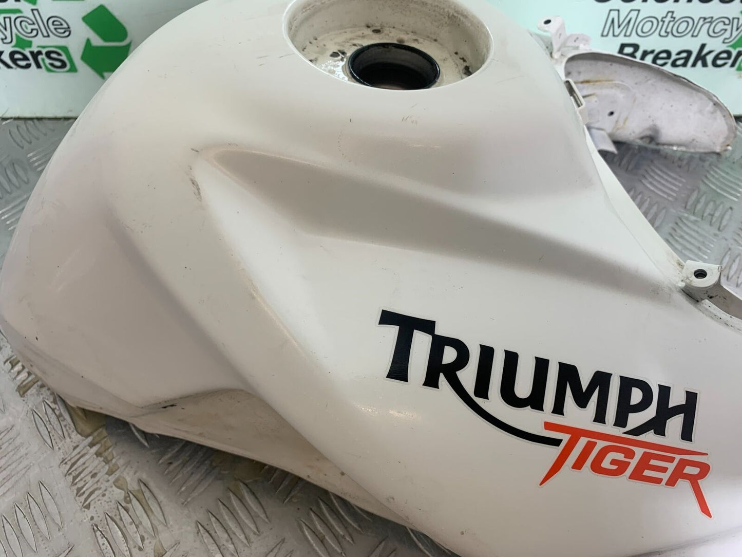 TRIUMPH TIGER 800 PETROL TANK  YEAR 2011-2014 (CMB1113)