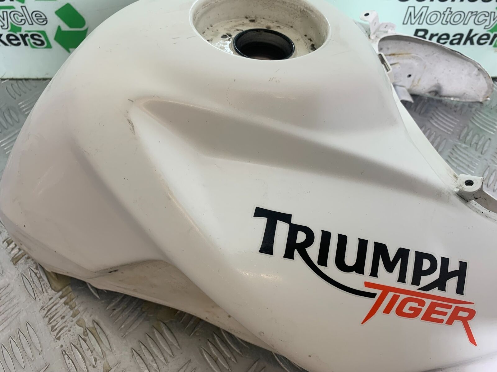 TRIUMPH TIGER 800 PETROL TANK  YEAR 2011-2014 (CMB1113)