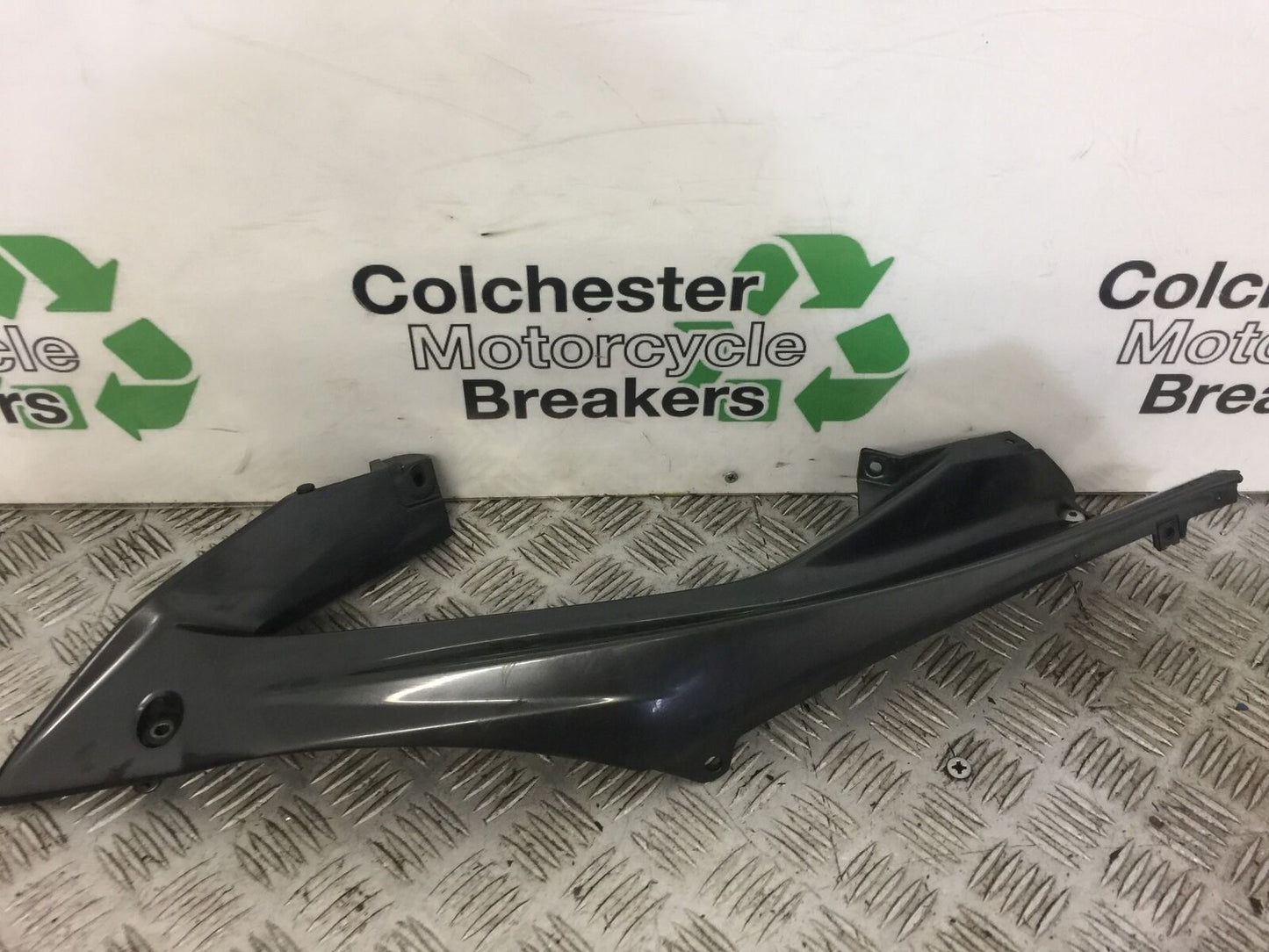 YAMAHA R6 LEFT SIDE INFILL PANEL YEAR 2008 (STOCK 318)