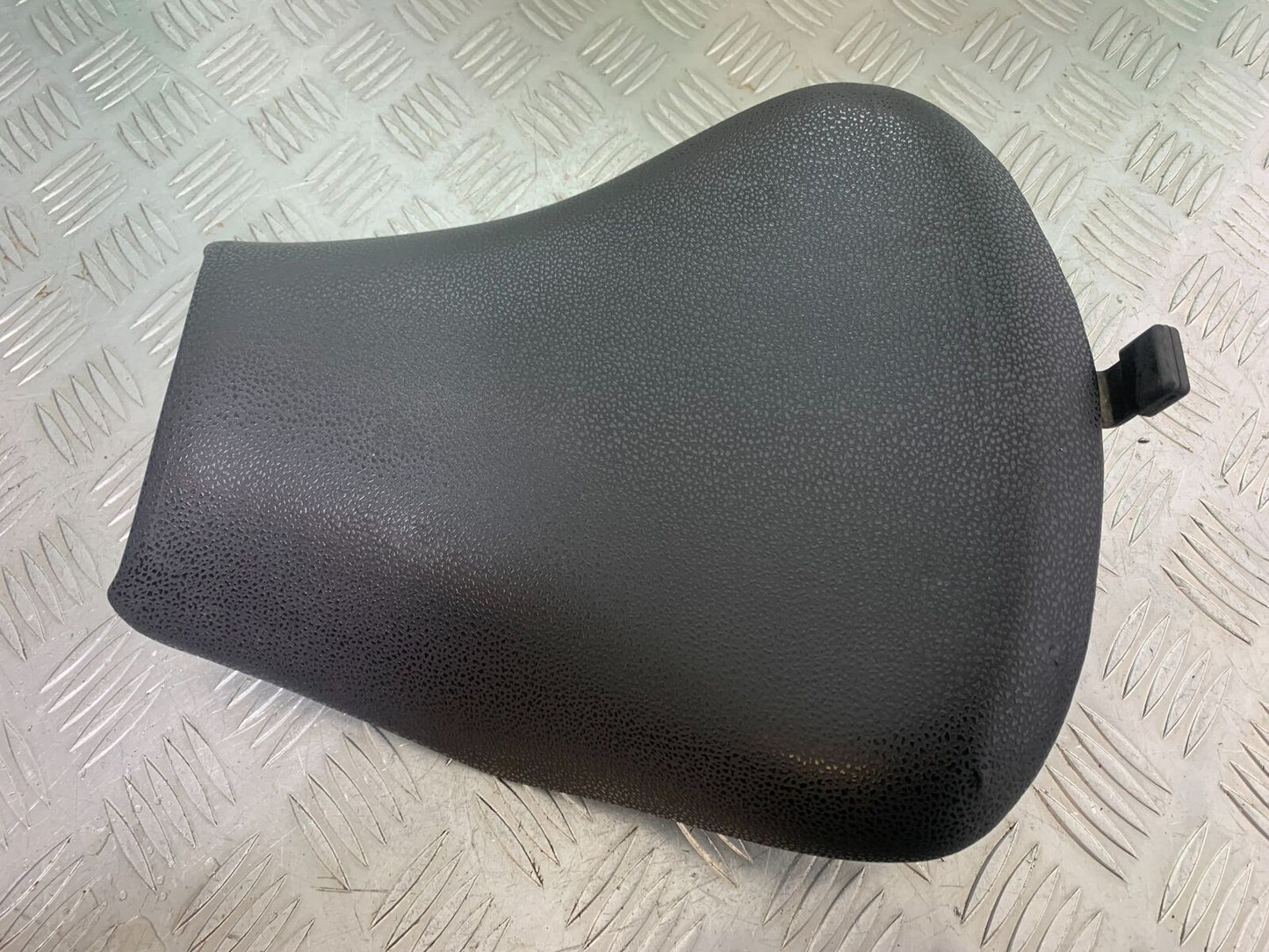 KAWASAKI Z650 ER650 KNFAN FRONT SEAT  YEAR 2022-2024 (CMB1112)