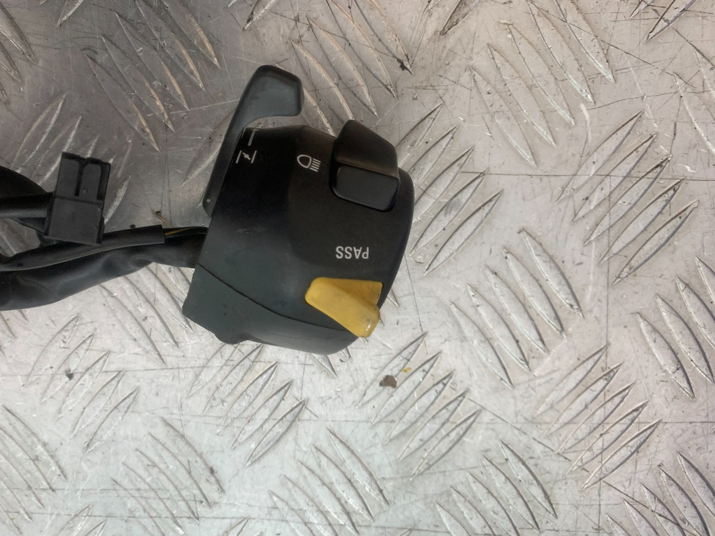 SUZUKI SV650 SV 650 mk1 LEFT SWITCH GEAR   1999-2002 (CMB1238)