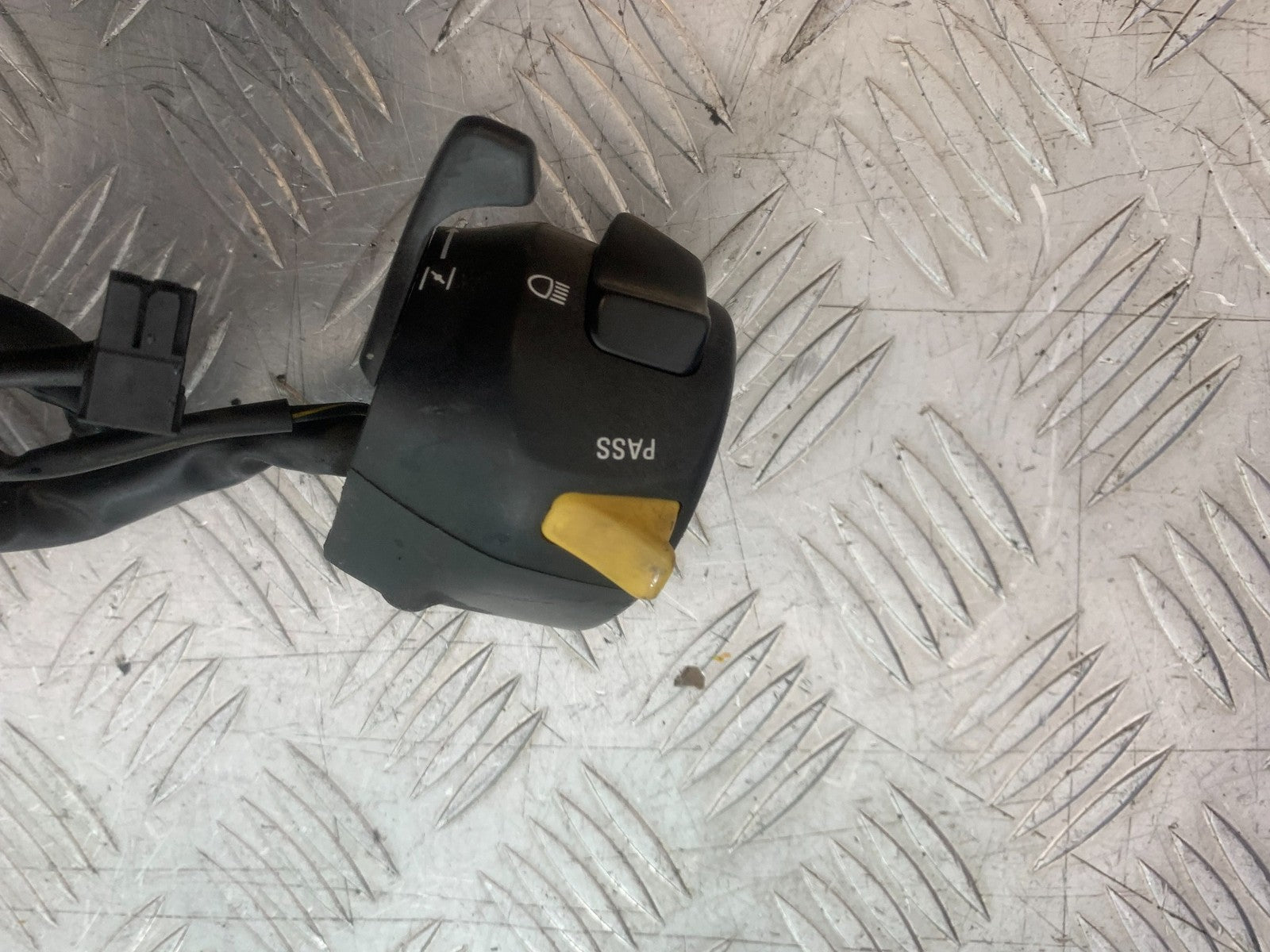 SUZUKI SV650 SV 650 mk1 LEFT SWITCH GEAR   1999-2002 (CMB1238)