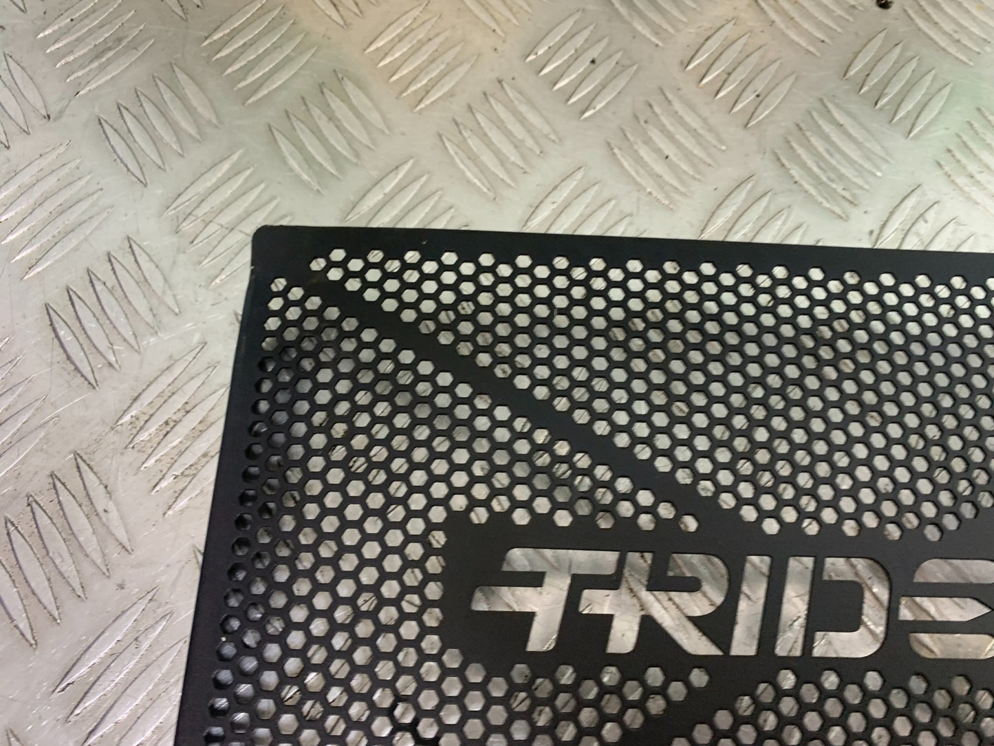 TRIUMPH TRIDENT 660 RADIATOR GRILL  YEAR 2021-2024 (CMB1148)
