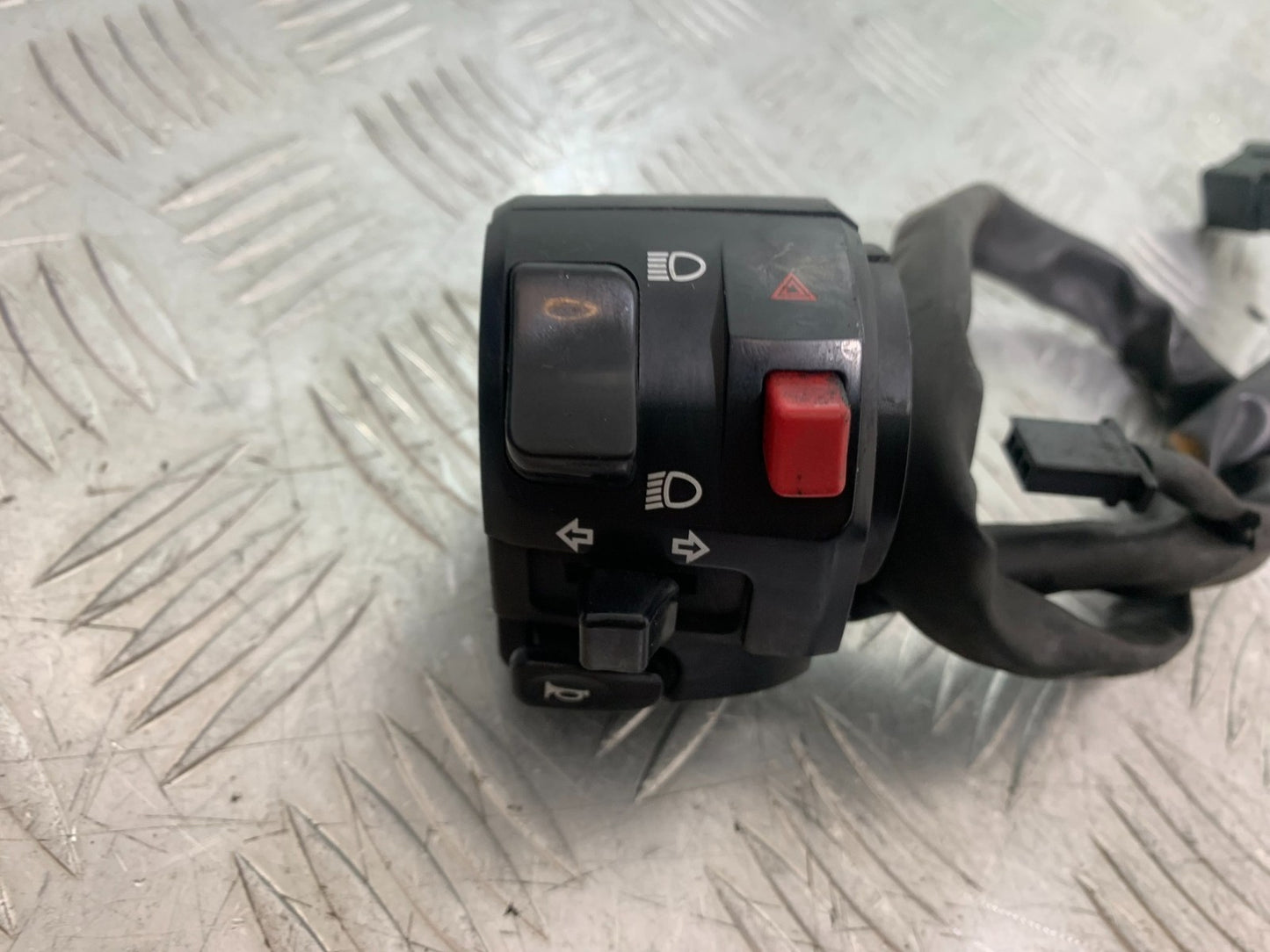 KAWASAKI 650 VERSYS LEFT SWITCH GEAR YEAR 2015-2018 (CMB1288)