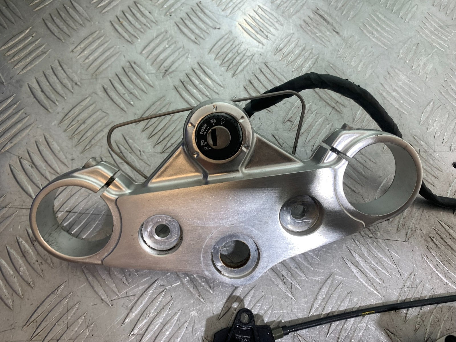 TRIUMPH 1050 SPEED TRIPLE LOCKSET AND KEYS   YEAR 2005-2007 (CMB1322)