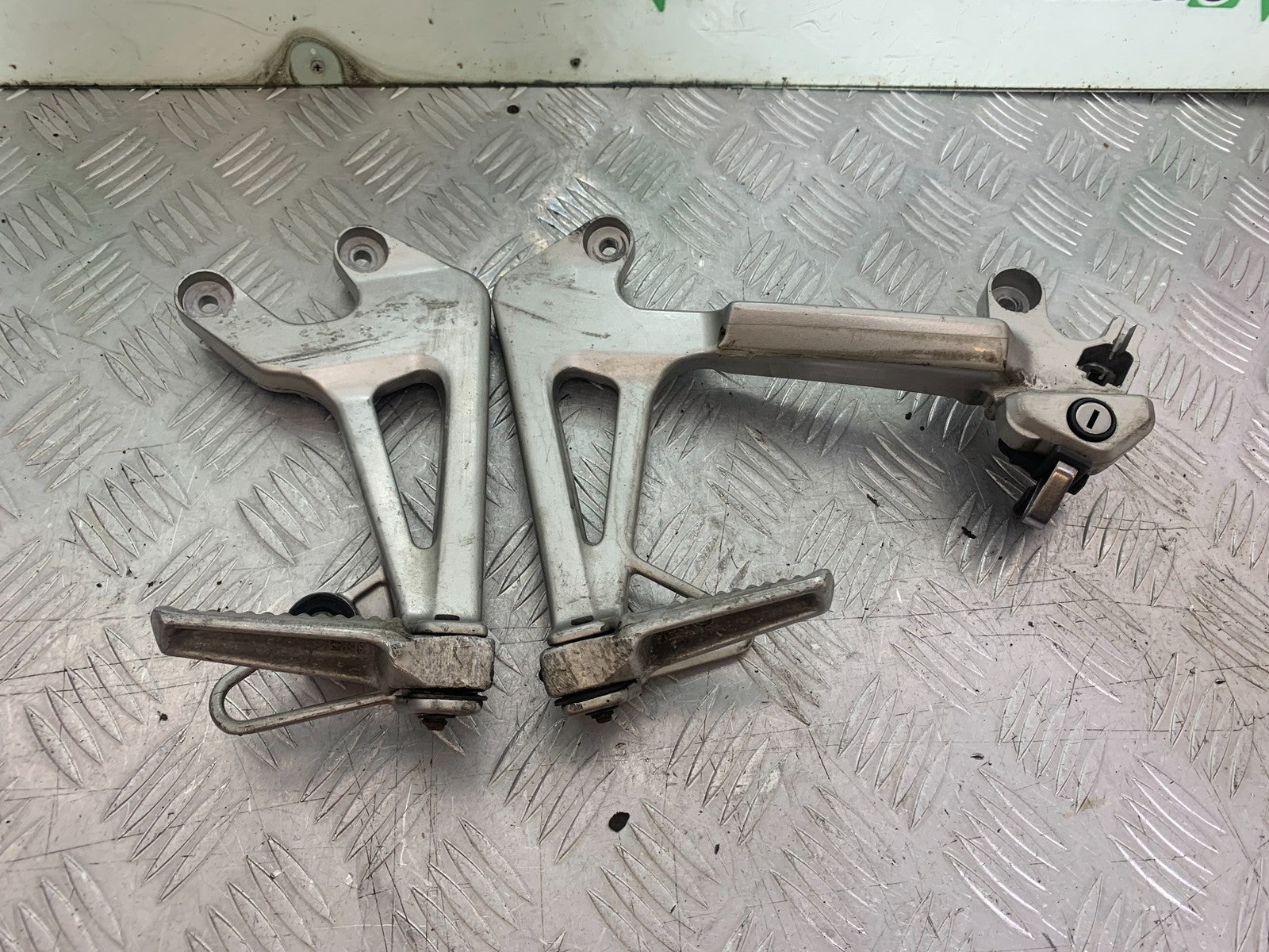 HONDA VFR800 PRE V-TEC REAR HANGERS   YEAR 1998-2001 (CMB1233)