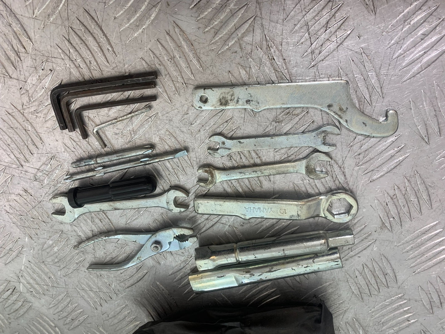 YAMAHA XJ900 XJ 900 DIVERSION TOOLKIT YEAR 1994-2002(CMB1292)