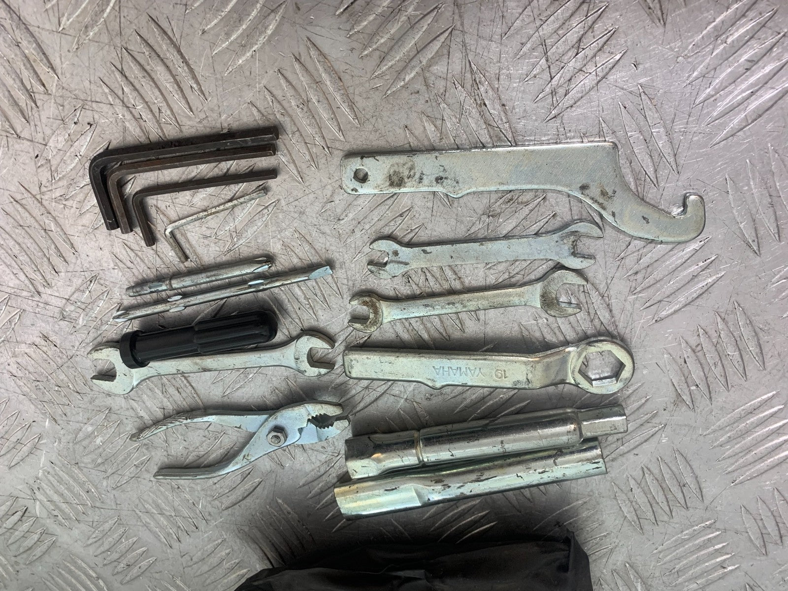 YAMAHA XJ900 XJ 900 DIVERSION TOOLKIT YEAR 1994-2002(CMB1292)