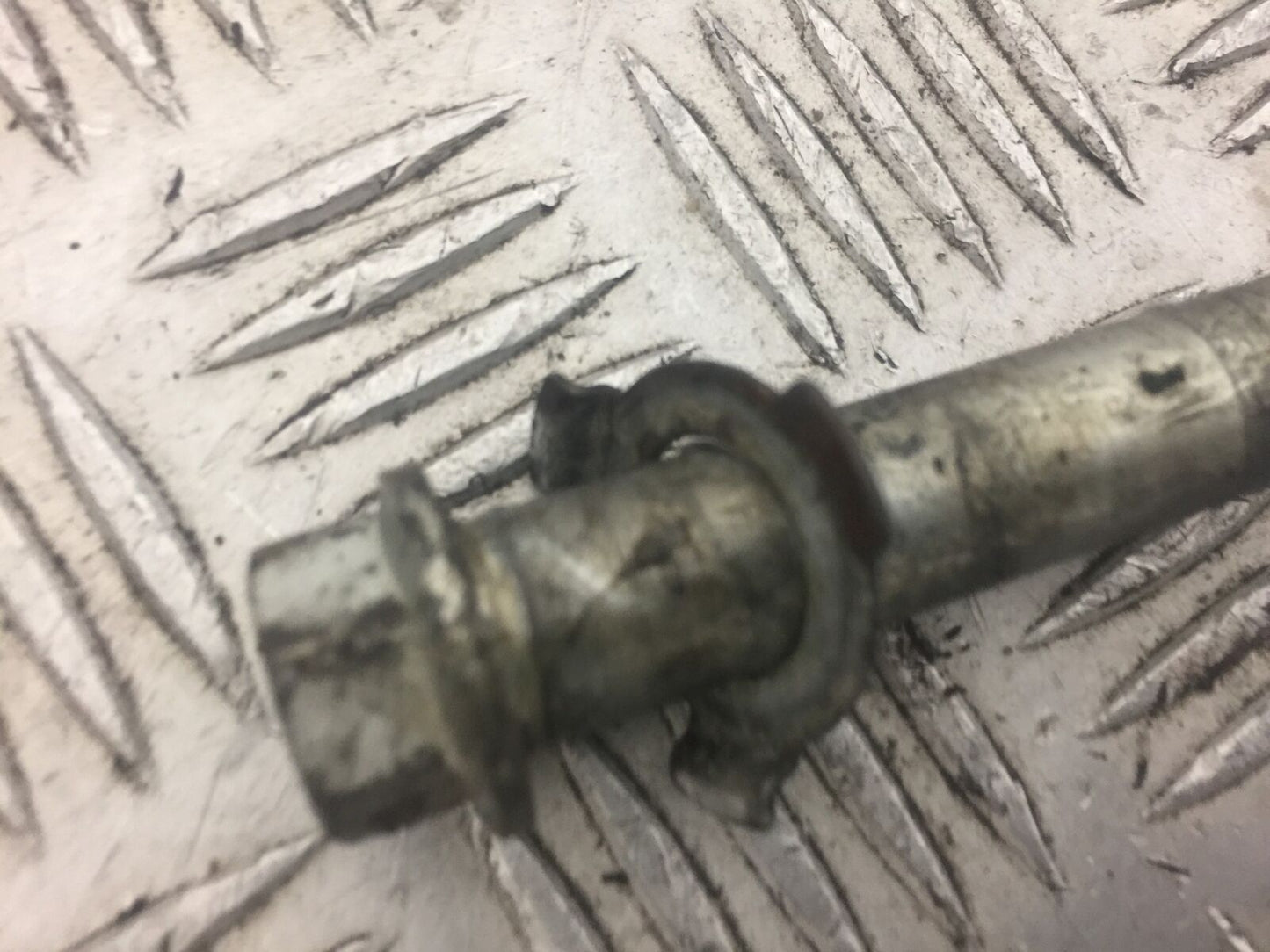 YAMAHA YBR125 YBR 125 FRONT WHEEL SPINDLE YEAR 2013