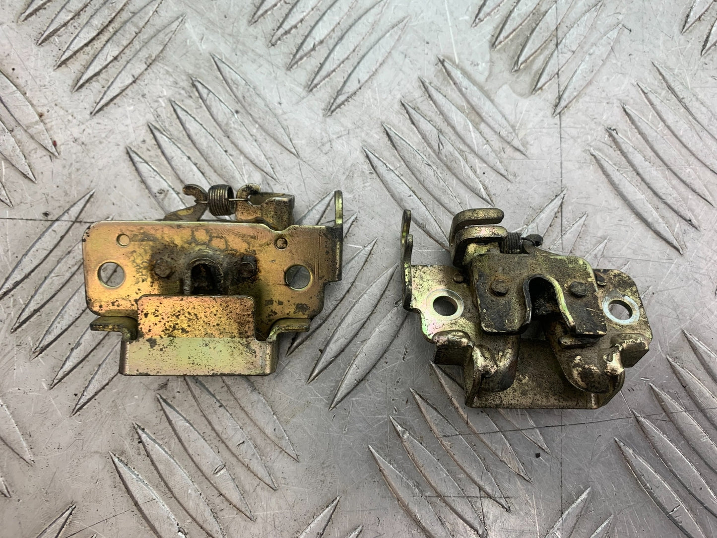 KAWASAKI J125 J125 SEAT CATCHES YEAR 2016-2020 (CMB1158)