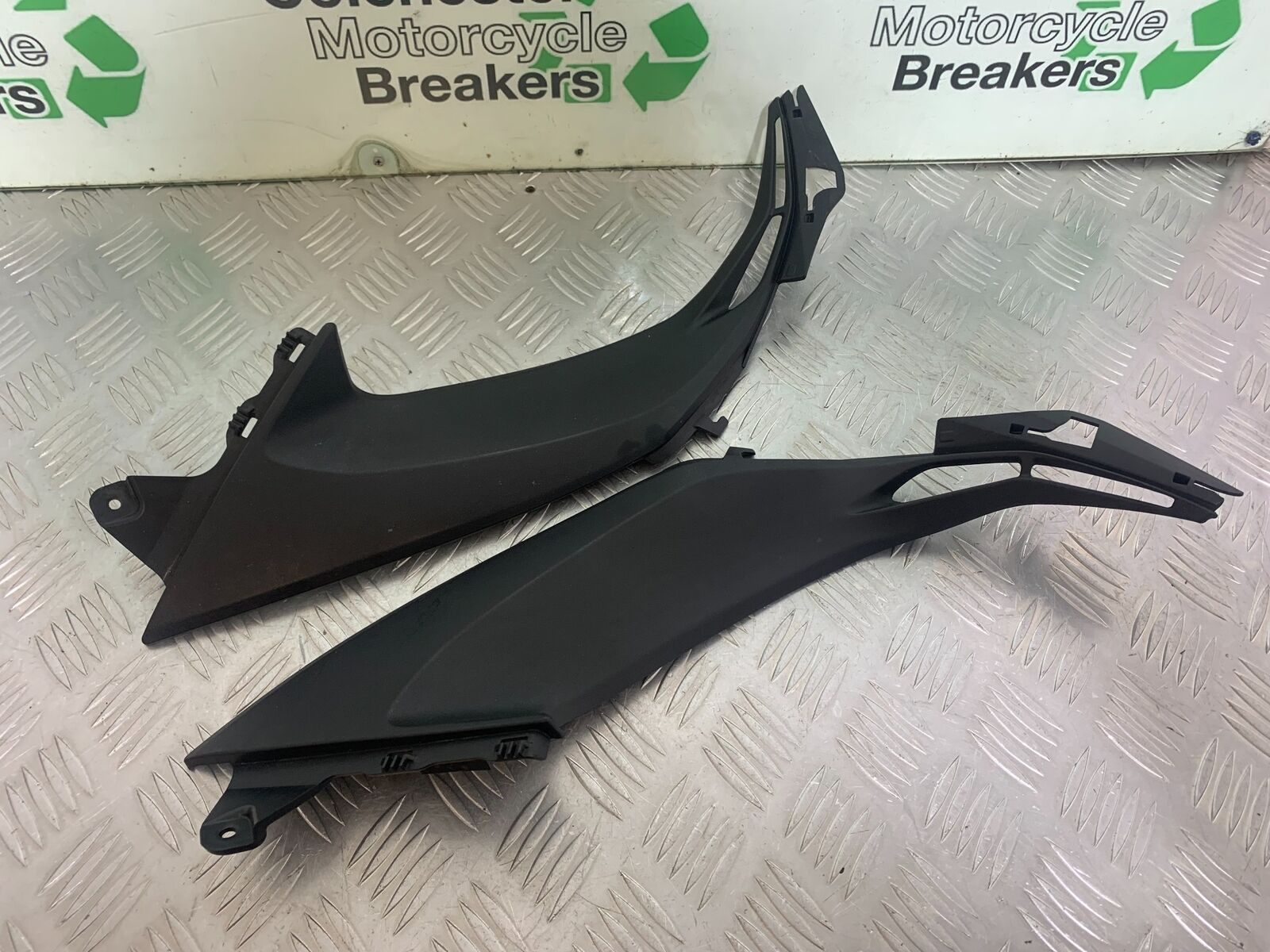 KAWASAKI Z800 Z 800 LEFT AND RIGHT INFILLS  YEAR 2013-2017 (CMB1059)