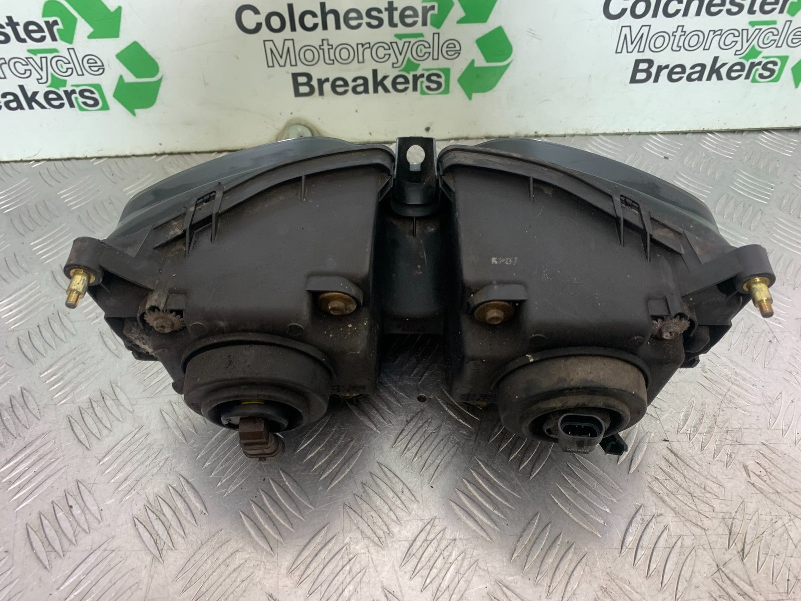 SUZUKI GSF600 GSF 600 BANDIT HEADLIGHT   2000-2004 (CMB1269)