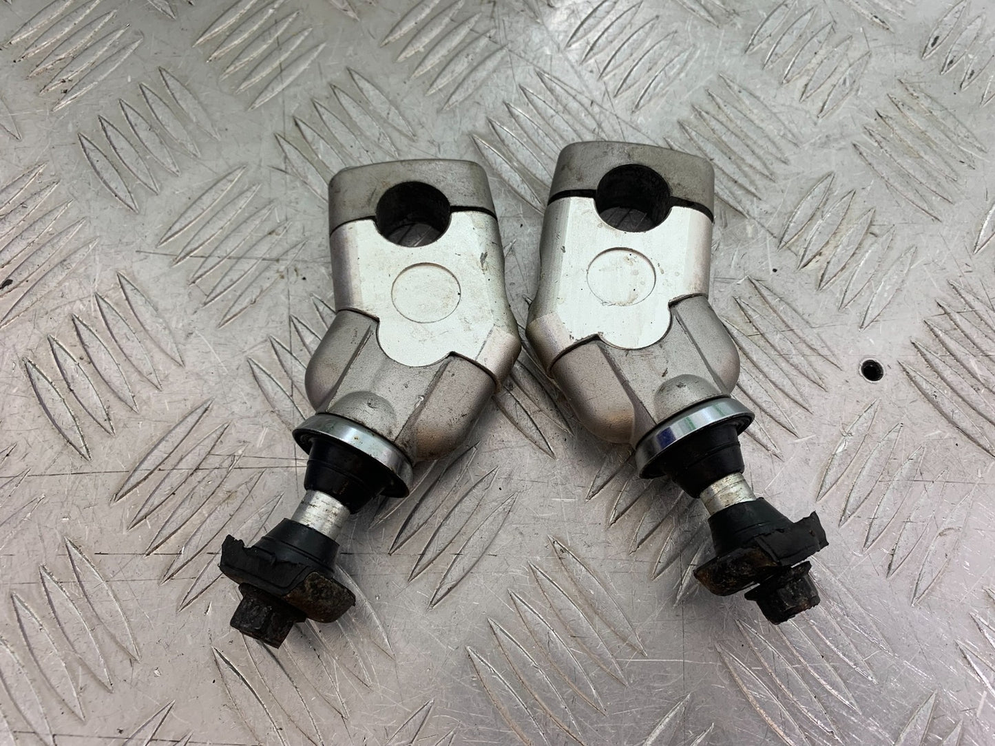 SUZUKI GSF1200 GSF 1200 BANDIT HANDLEBAR RISERS  YEAR 2001-2004 (CMB1188)