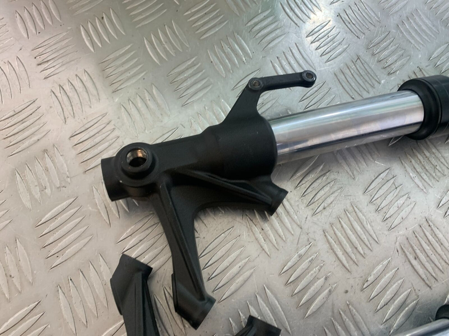 YAMAHA XSR900 XSR 900 FORKS  YEAR 2021-2022 (CMB1073)