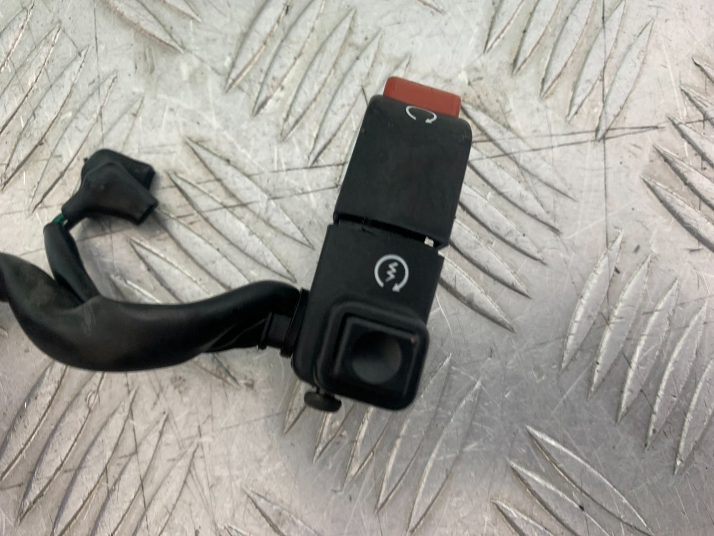 HONDA XL125 VARADERO RIGHT SWITCH GEAR  YEAR 2001-2006  (CMB1210)