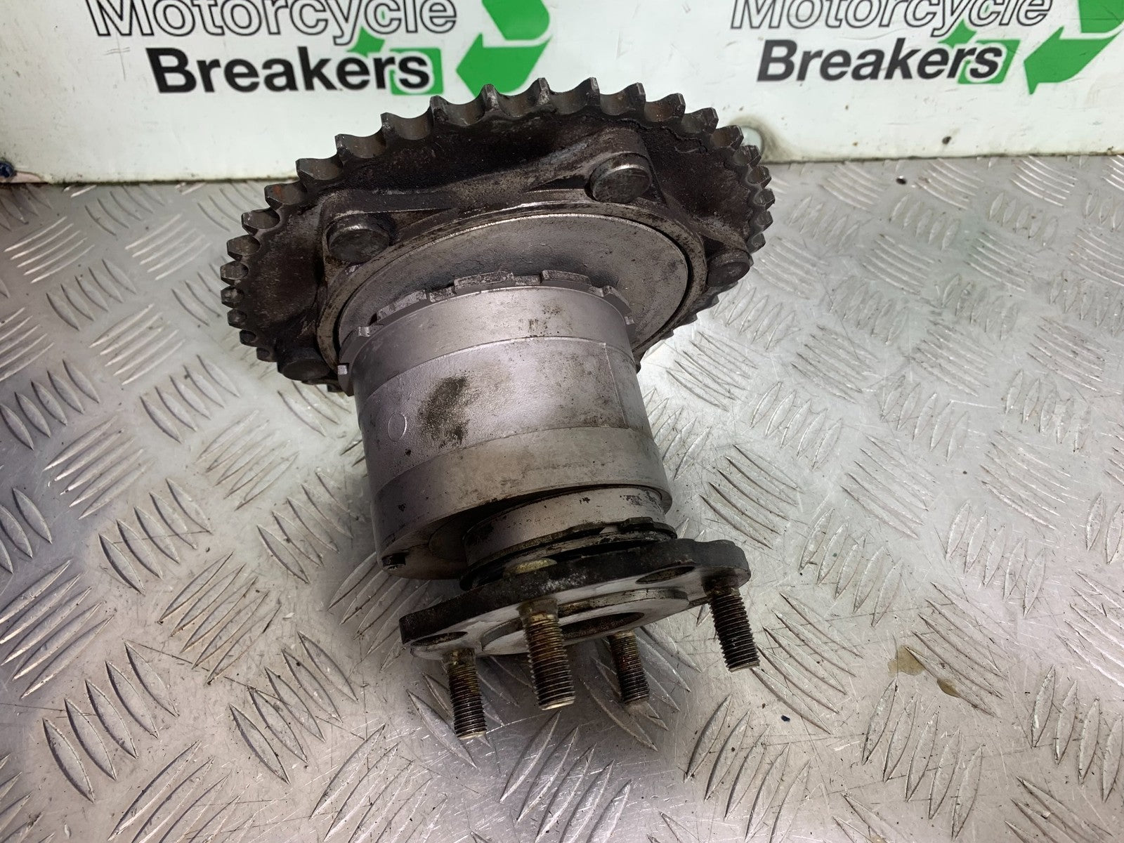 HONDA VFR800 VFR 800 V-TEC REAR HUB CARRIER SHAFT   YEAR 2002 -09 (CMB1296)