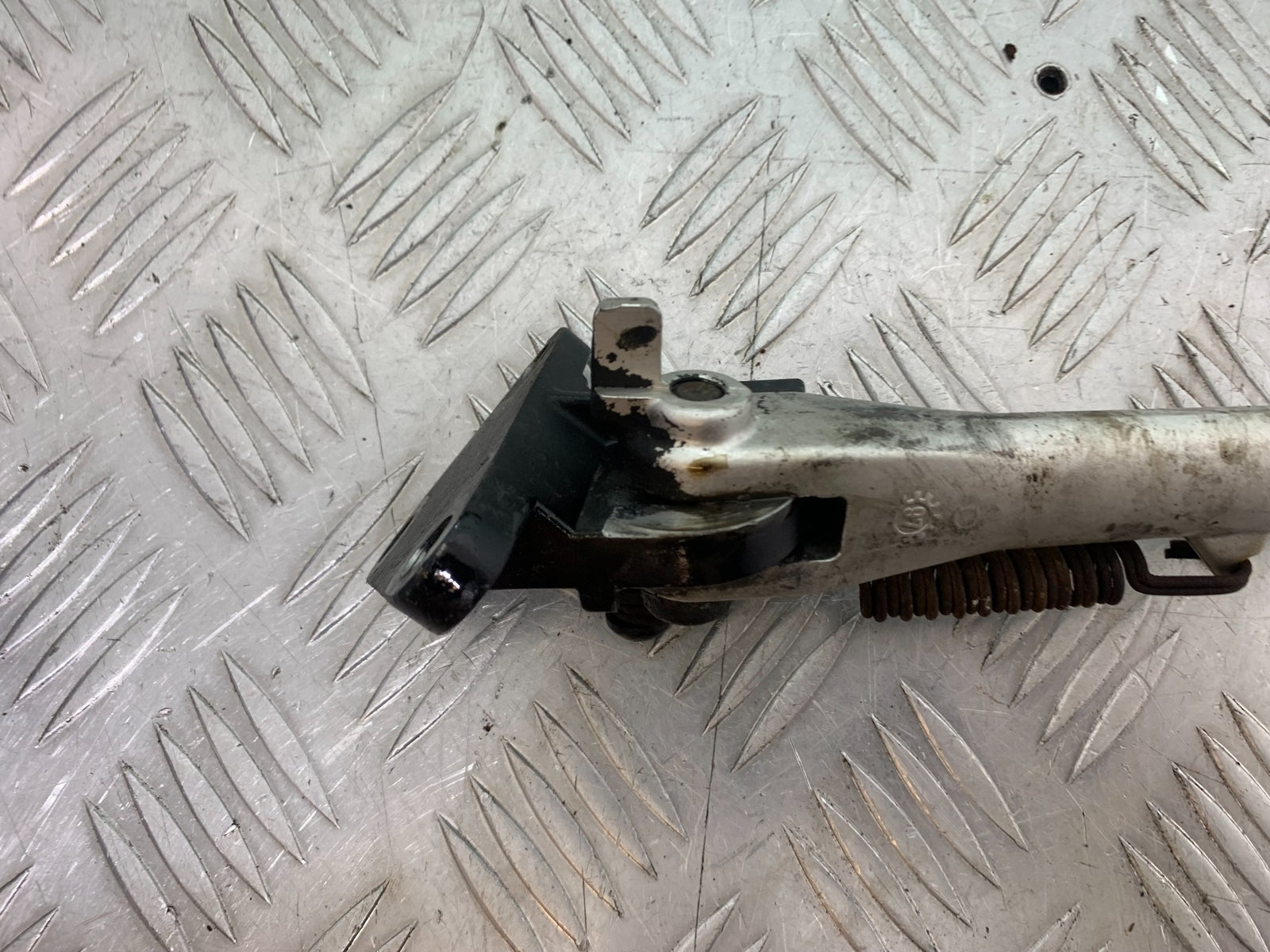 TRIUMPH T509 SPEED TRIPLE SIDE STAND AND BRACKET   YEAR 1997-1998 (CMB1144)