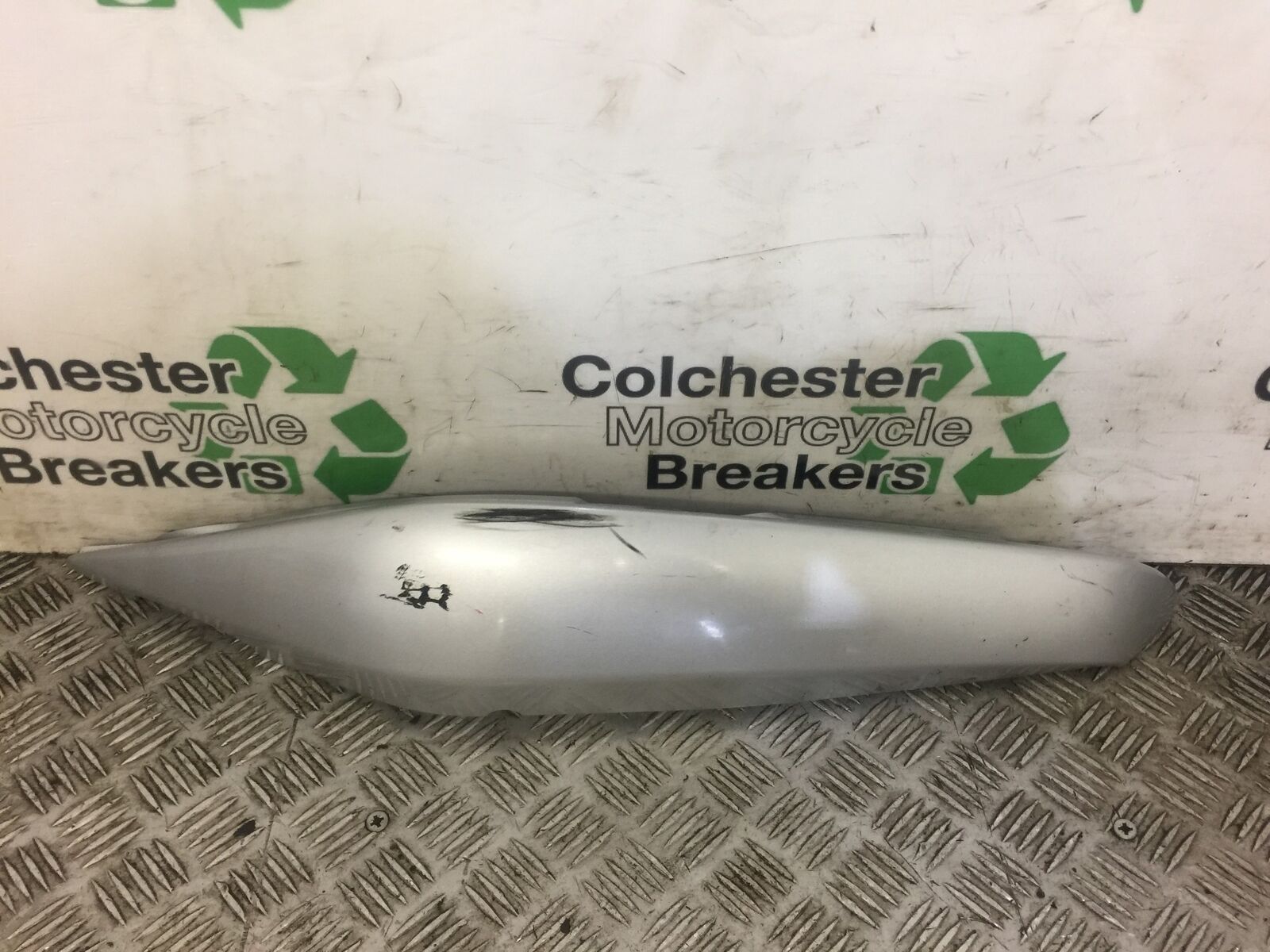 KAWASAKI ER6 F LEFT SEAT PANEL YEAR 2006-2008 (STOCK 447)