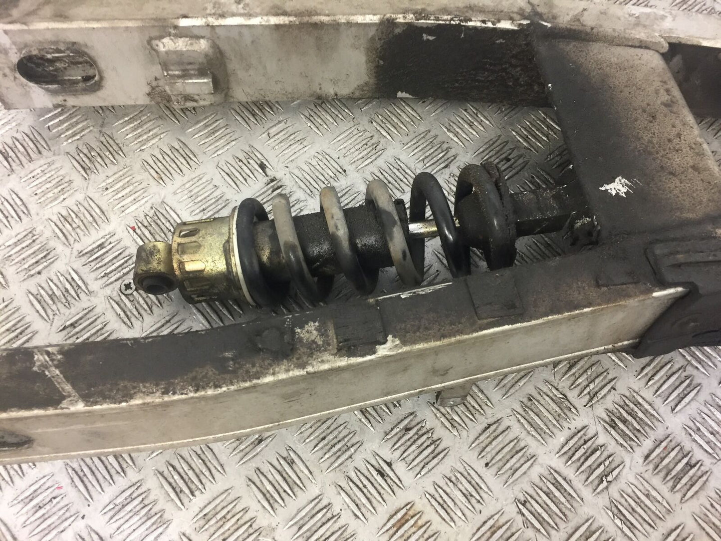 YAMAHA FZ6 REAR SHOCK AND SWINGARM  YEAR 2005  (STOCK 589)