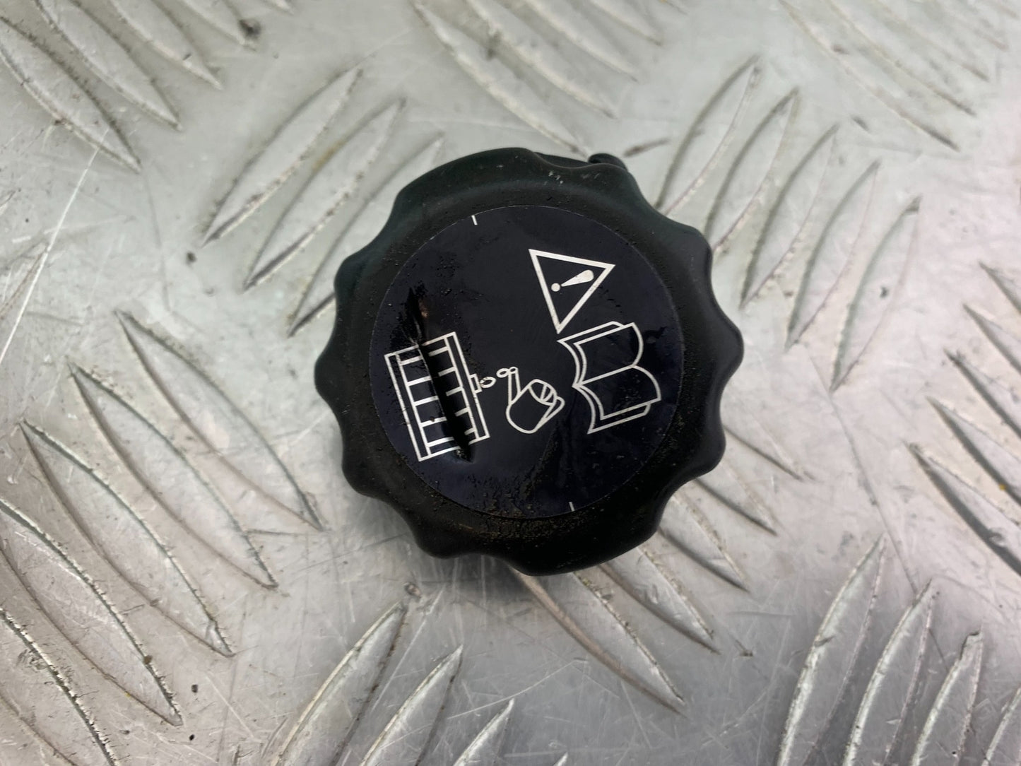 TRIUMPH TRIDENT 660 RADIATOR CAP  YEAR 2021-2024 (CMB1148)