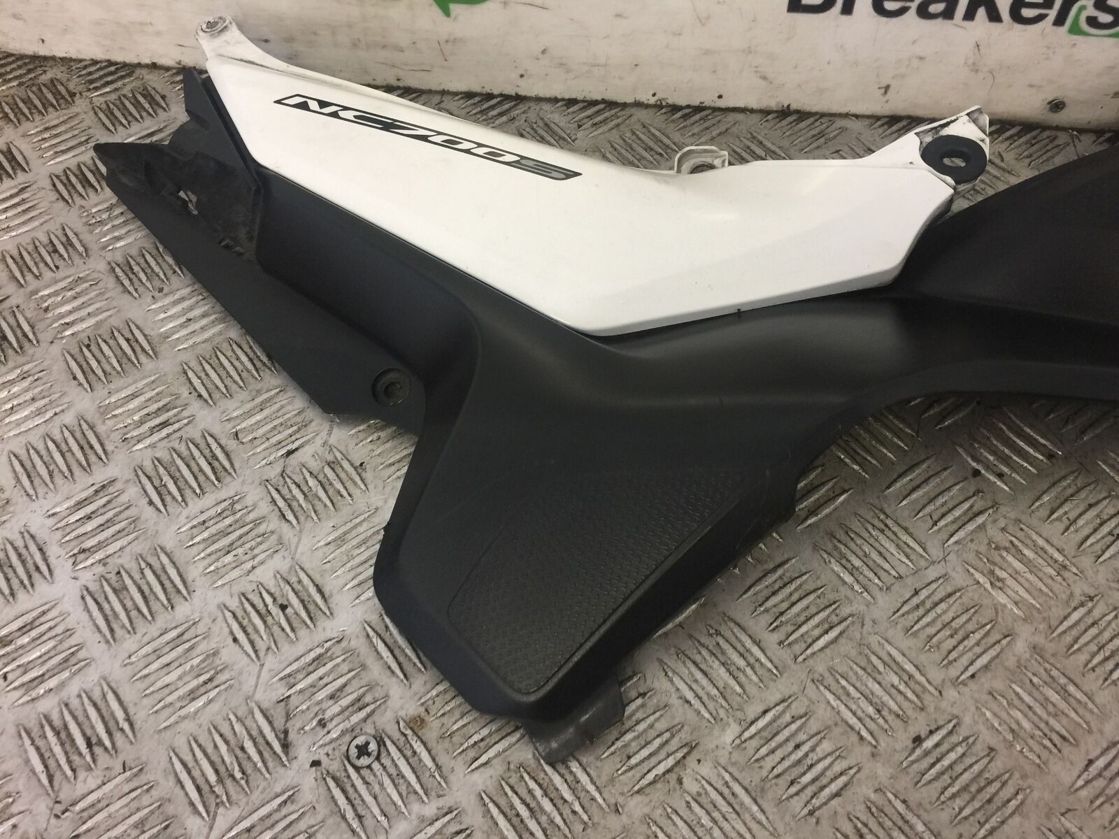 HONDA NC700 NC 700 RIGHT SEAT PANEL   YEAR 2012 STOCK 437