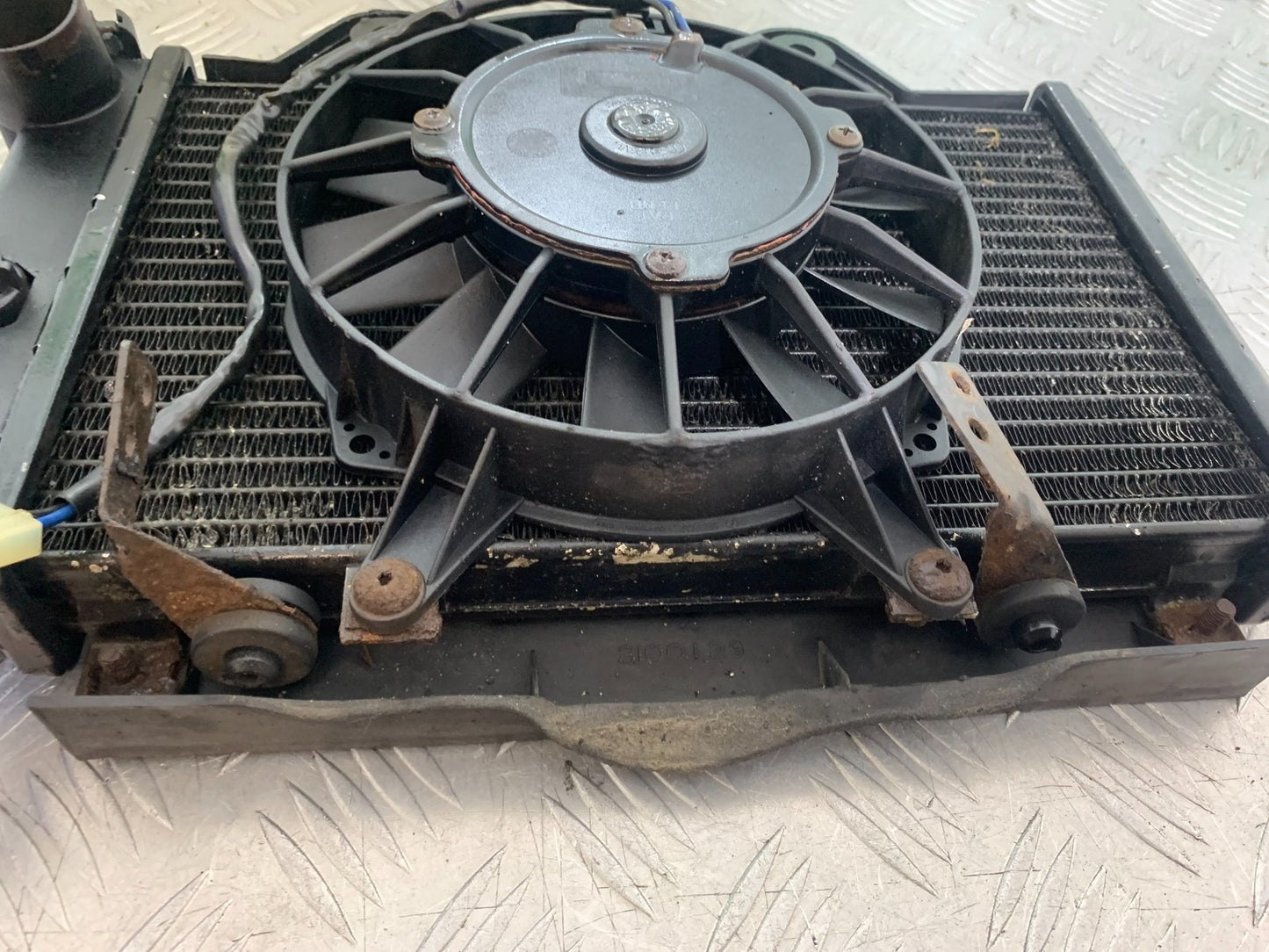 TRIUMPH TROPHY 900 RADIATOR AND FAN   YEAR 1991-95 (CMB1251)