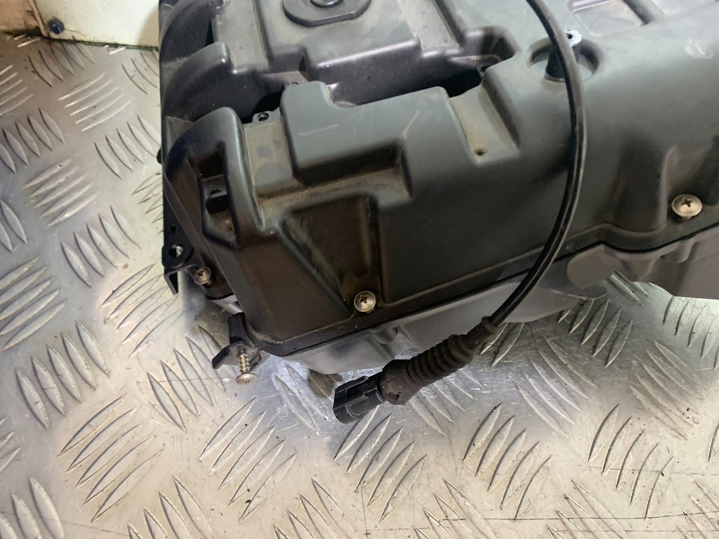APRILIA RSV4 FACTORY AIRBOX  YEAR 2009-2012 (CMB1224)