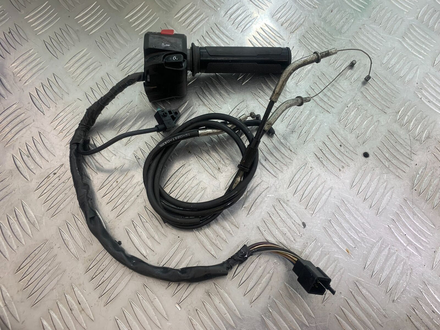 HONDA VFR400 VFR 400 NC21 THROTTLE CABLES & SWITCH GEAR  YEAR 1986-87 (CMB1043)