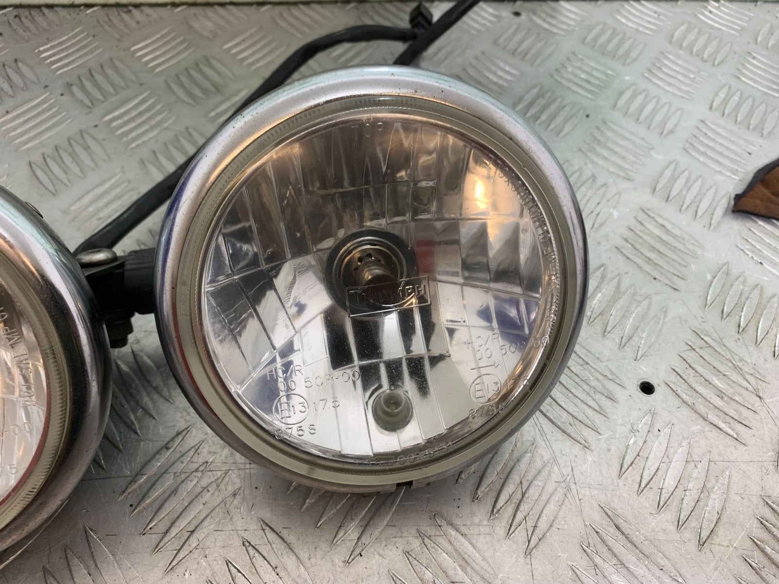 TRIUMPH SPEED TRIPLE R 1050 HEADLIGHTS  2009 (CMB1183)