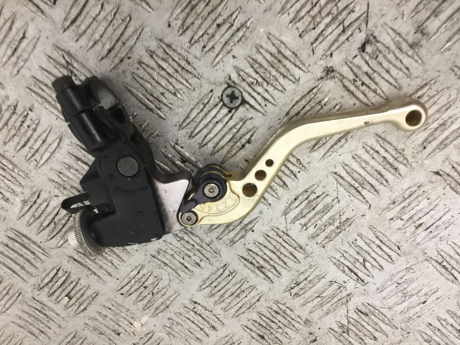 TRIUMPH 675 DAYTONA CLUTCH LEVER AND BRACKET   YEAR 2006-2008 (STOCK 789)