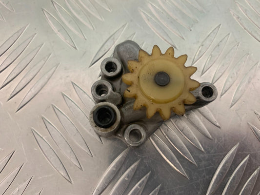 YAMAHA XT250 XT 250 OIL PUMP  YEAR 1980-1982  (STOCK 944)