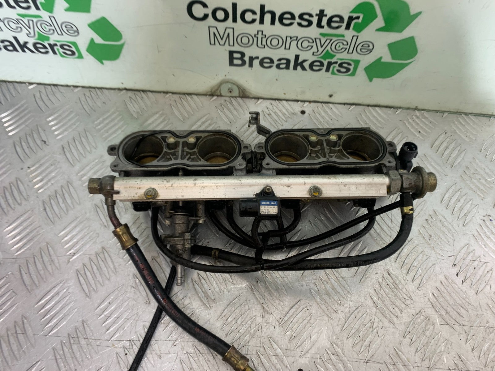 HONDA CBR1100 BLACKBIRD THROTTLE BODIES  YEAR 1999-2005 (CMB1232)