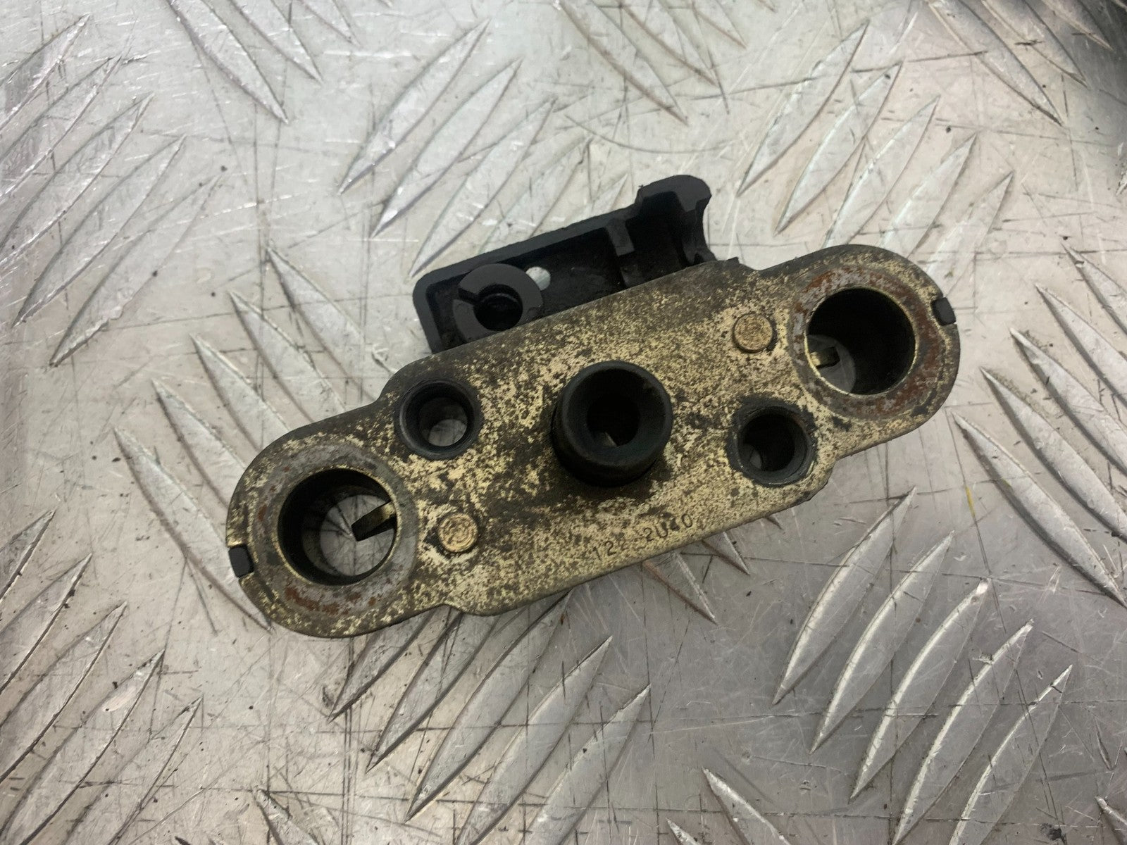 SUZUKI GSXR750 GSXR 750 K4 K5 SEAT CATCH   2004-2005 (CMB1319)