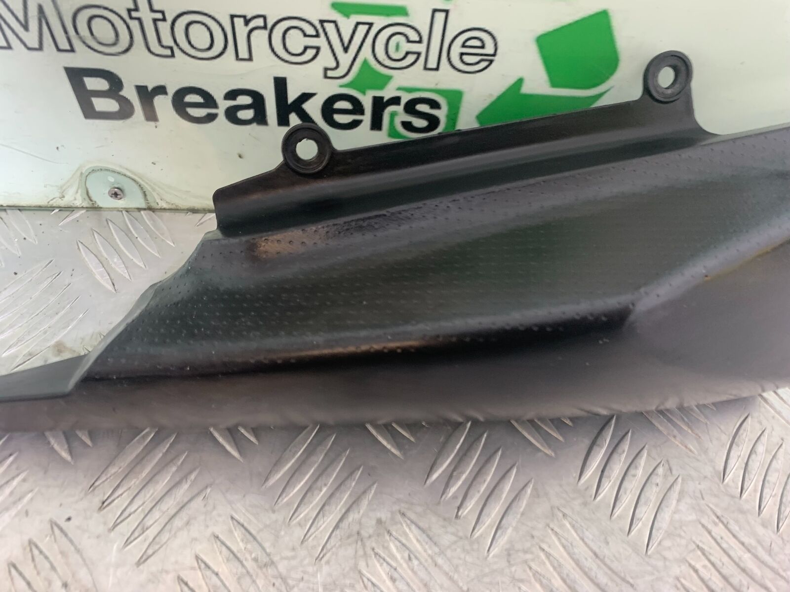 YAMAHA XT125 X XT 125 X RIGHT SEAT PANEL  2005-2011 (CMB1097)