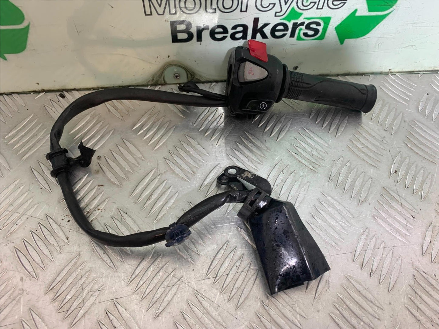 HONDA CB500 F CB500F RIGHT SWITCH GEAR   YEAR 2013-2015  (CMB1235)