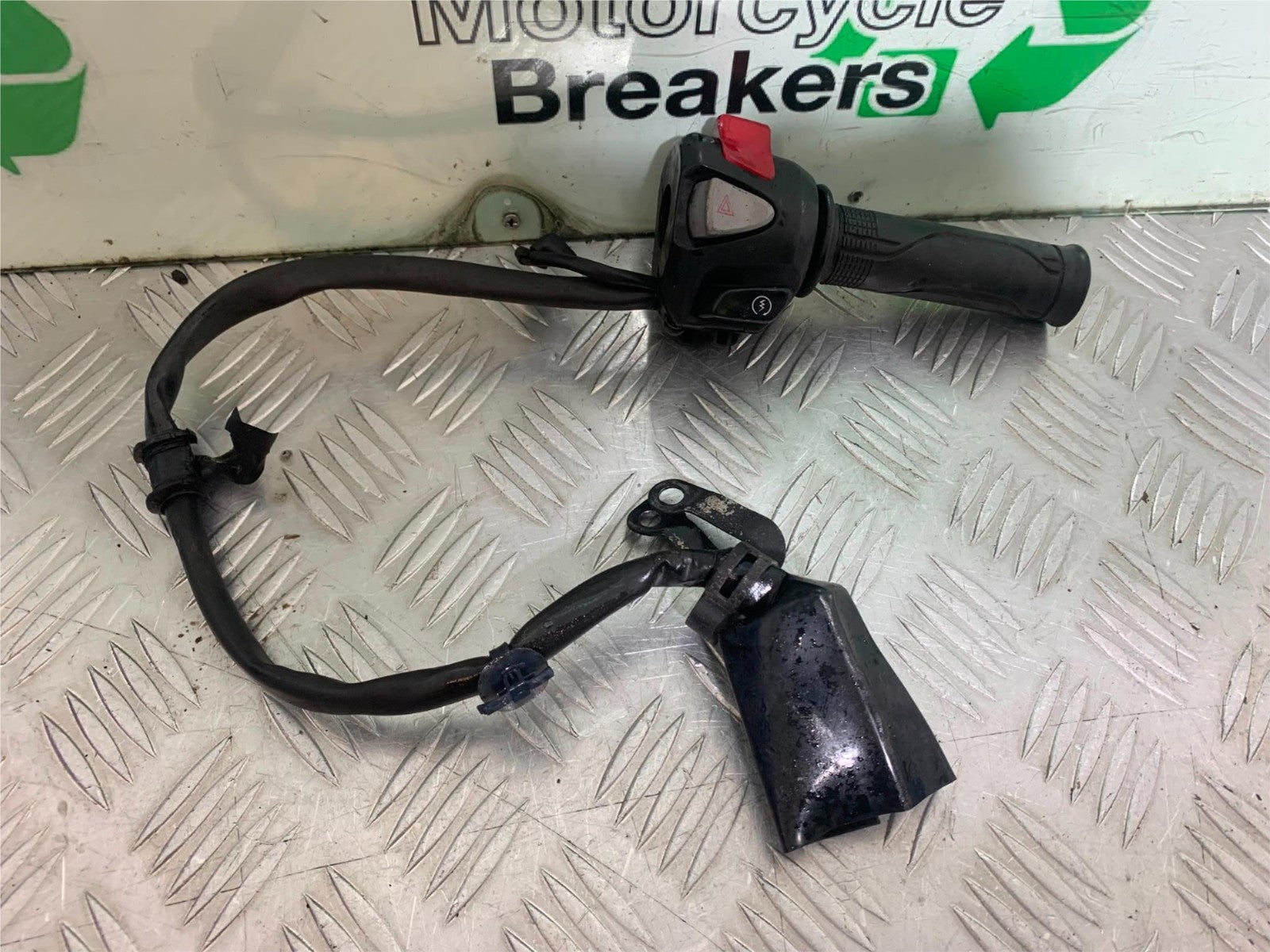 HONDA CB500 F CB500F RIGHT SWITCH GEAR   YEAR 2013-2015  (CMB1235)