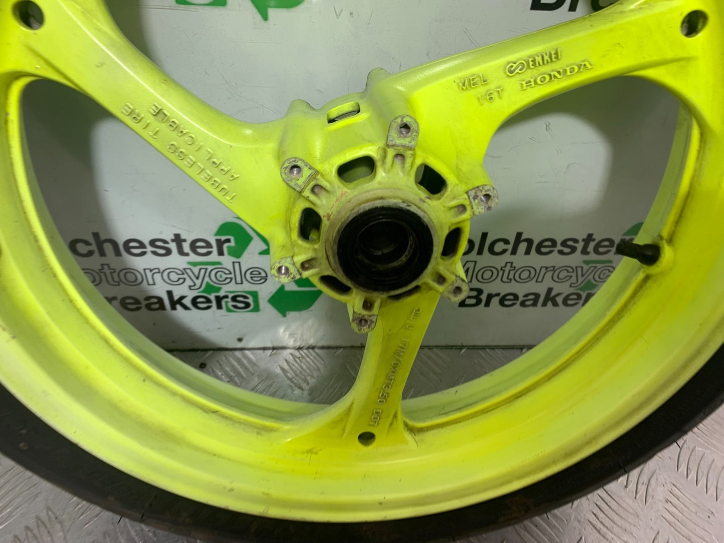 HONDA CBR1000 rr FIREBLADE FRONT WHEEL YEAR 2006 (CMB1220)