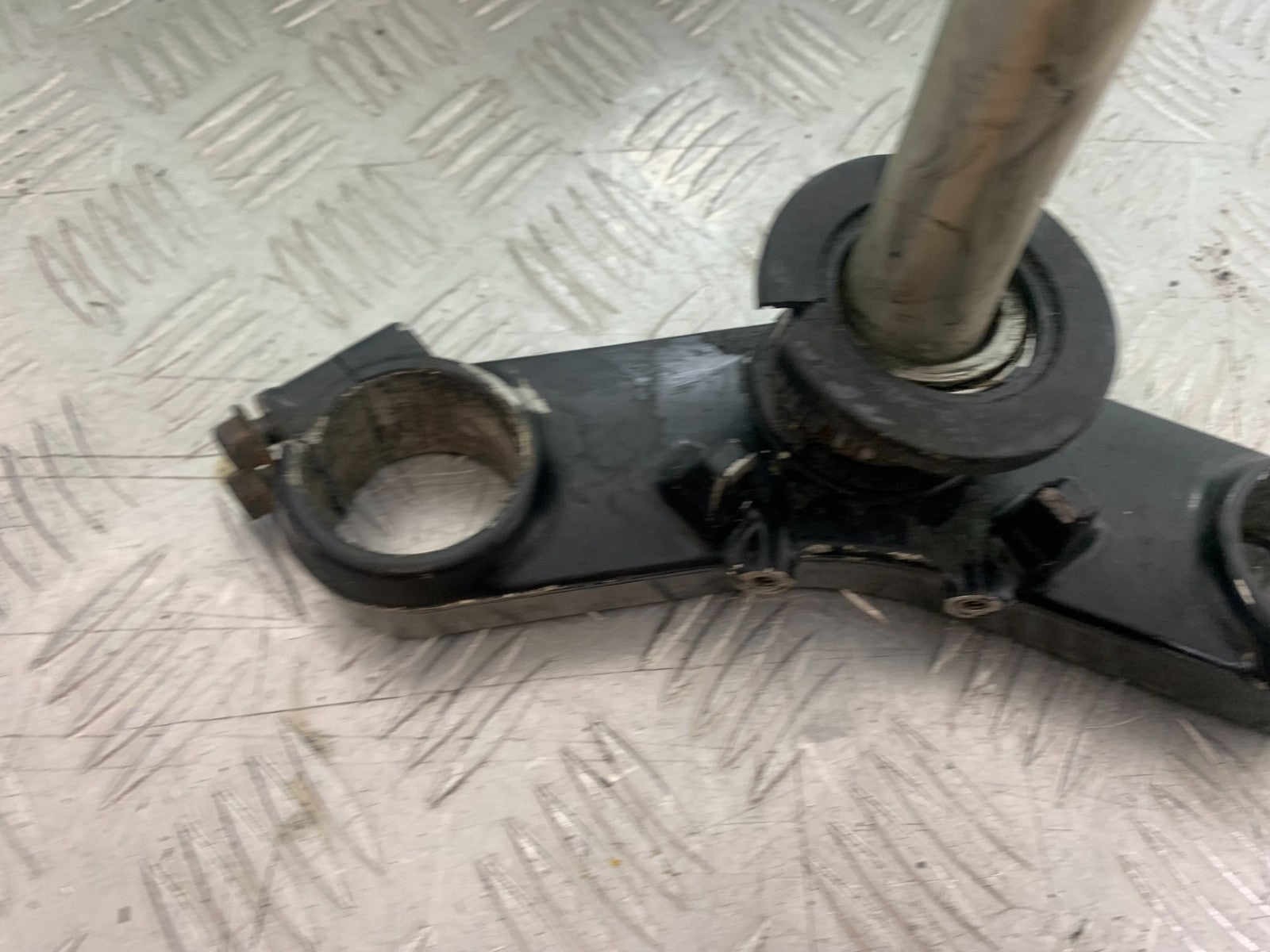 KAWASAKI ZX9R ZX9 C BOTTOM YOKE YEAR 1998-99 (CMB1213)
