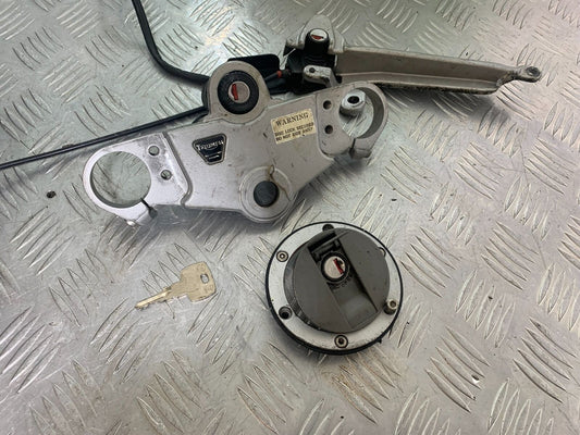 TRIUMPH 955i SPRINT ST LOCKS AND KEY  YEAR 1999-2004 (CMB1124)