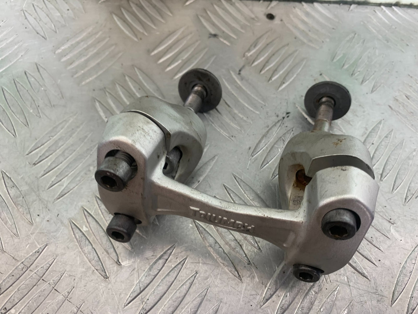 TRIUMPH 675 STREET TRIPLE HANDLEBAR RISERS   2013-2016 (CMB1186)