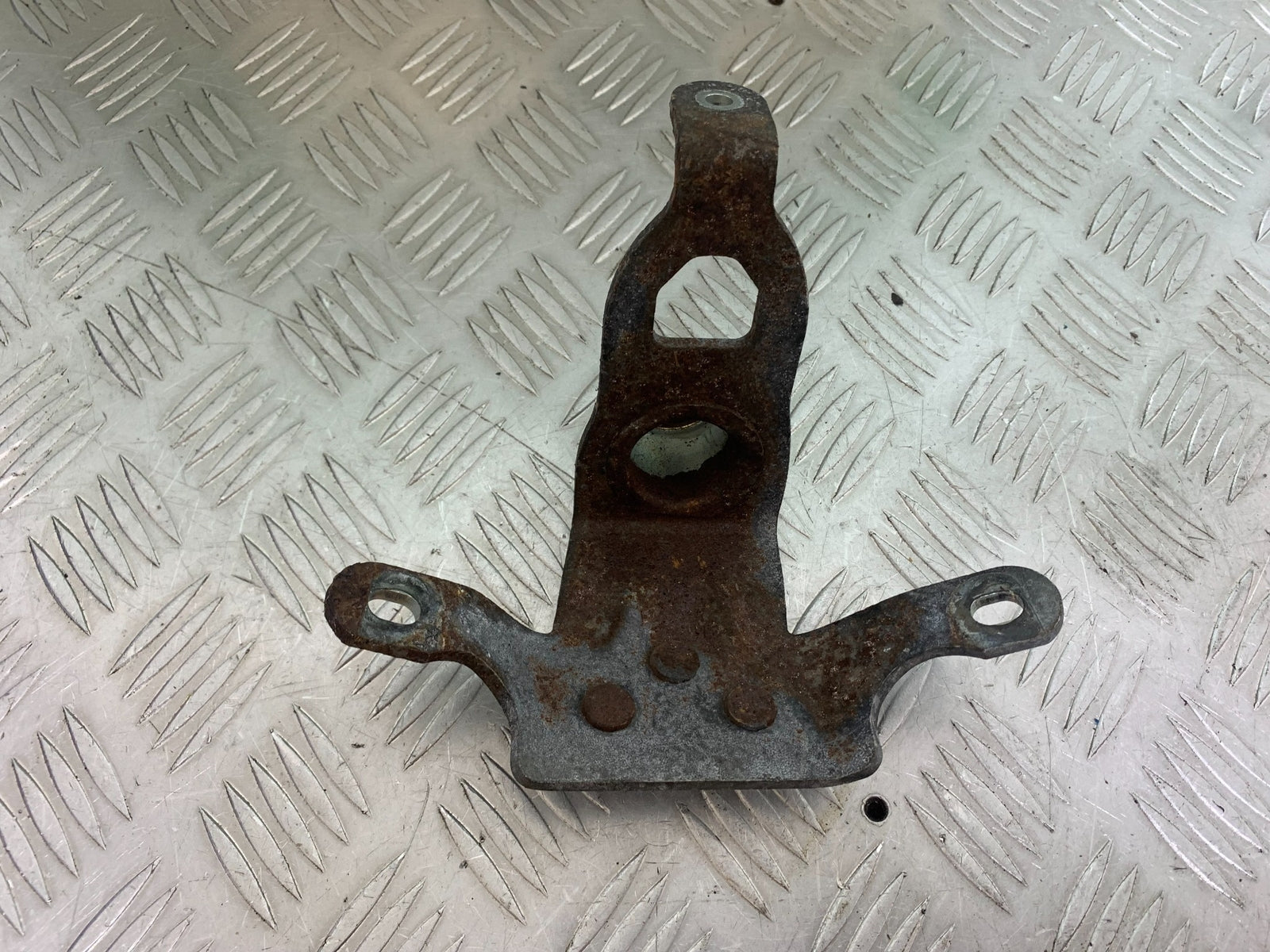 HARLEY DAVIDSON FXS BLACKLINE 1585 ENGINE BRACKET YEAR 2012 (CMB1147)