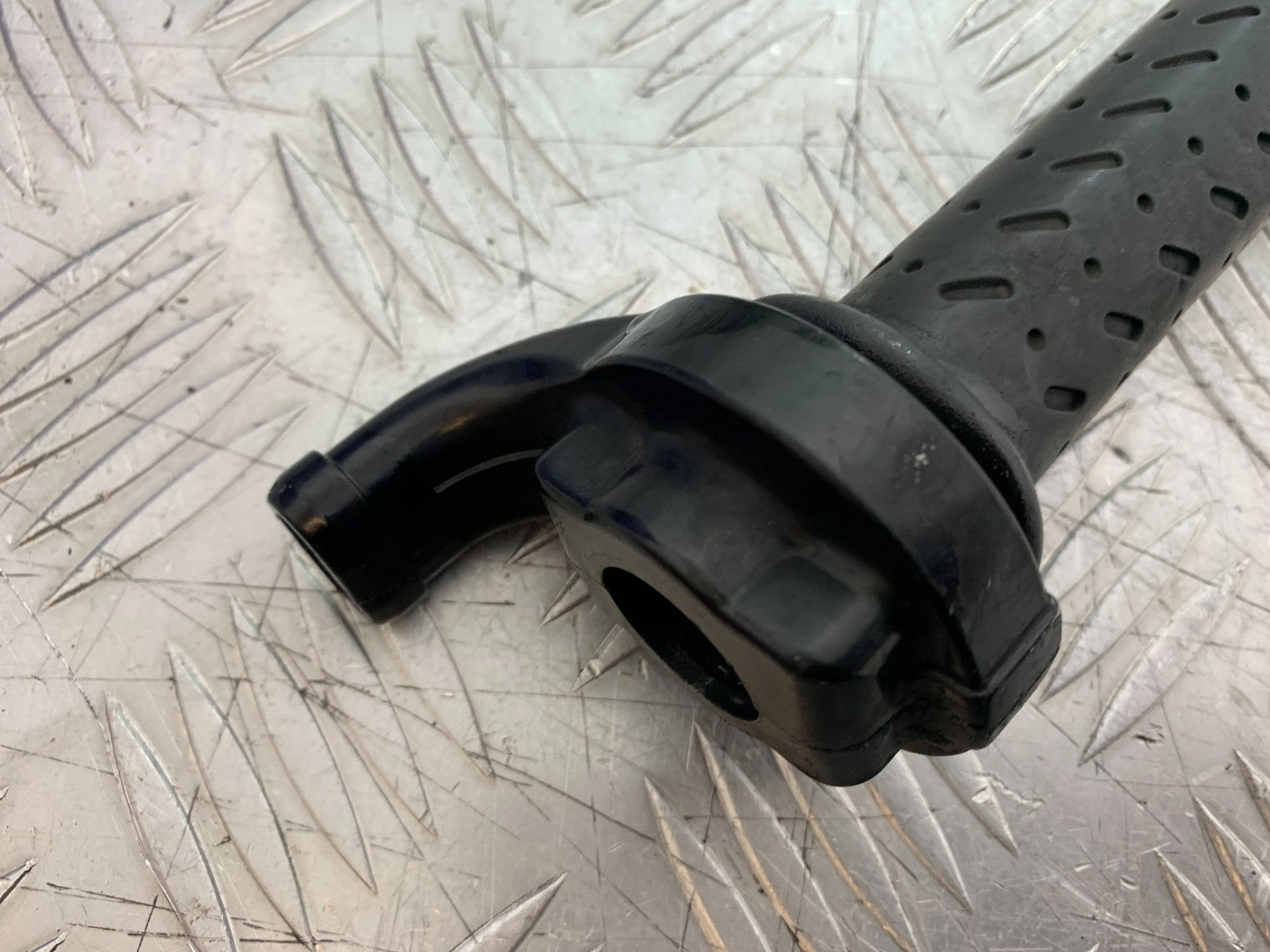 TRIUMPH 955i DAYTONA THROTTLE AND GRIP YEAR 2002-2006 (CMB1229)